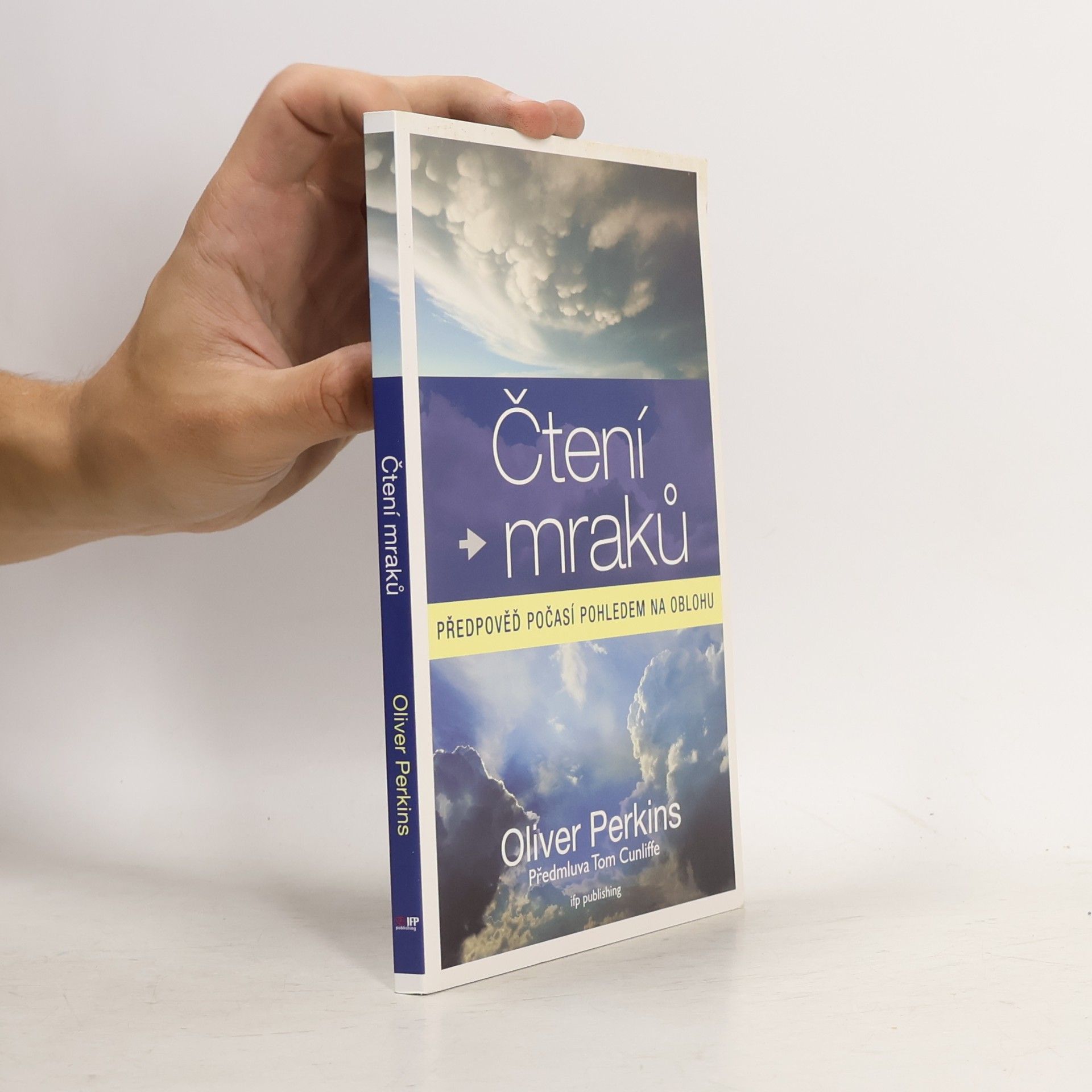 Oliver Perkins Čtení mraků : předpověď počasí pohledem na oblohu