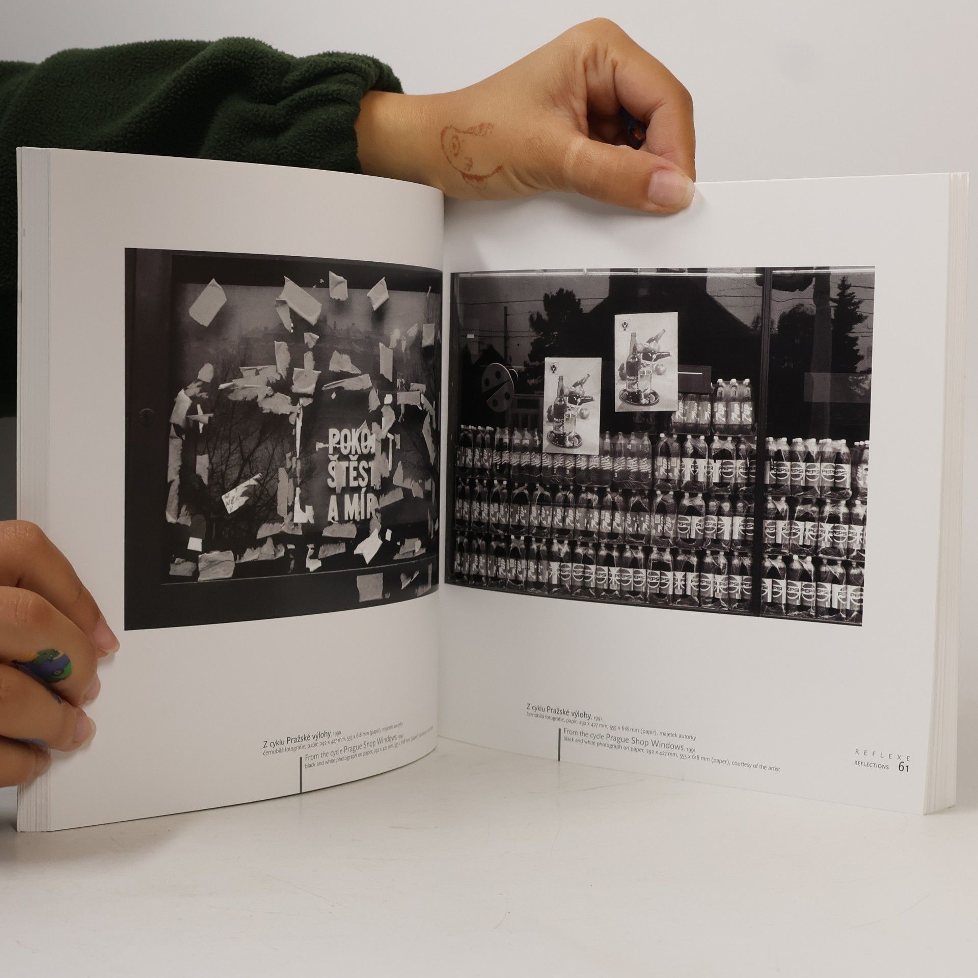 Various authors Reflexe : fotografie absolventů FAMU 1964-2004/ Reflections : photographs by FAMU graduates 1964-2004