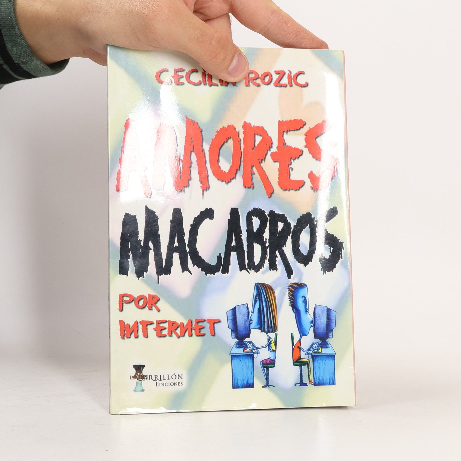 Cecilia Rozic Amores macabros por internet