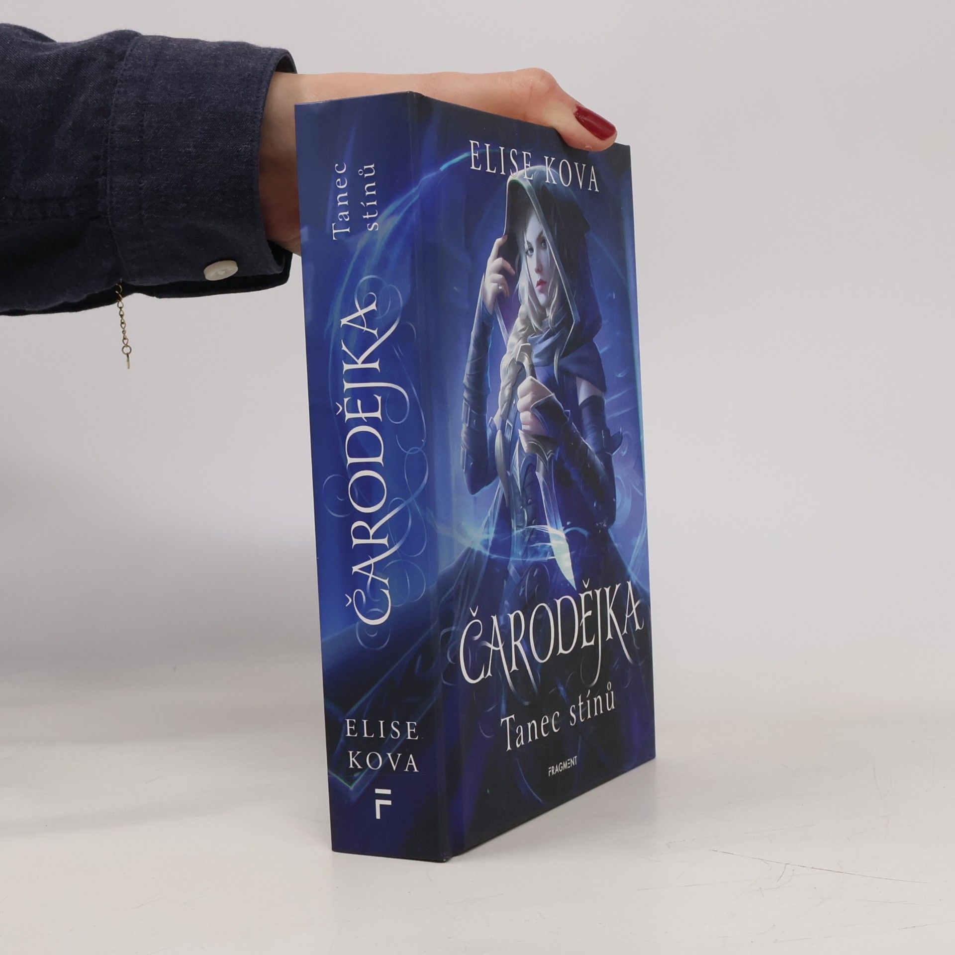 Elise Kova Čarodějka. Tanec stínů