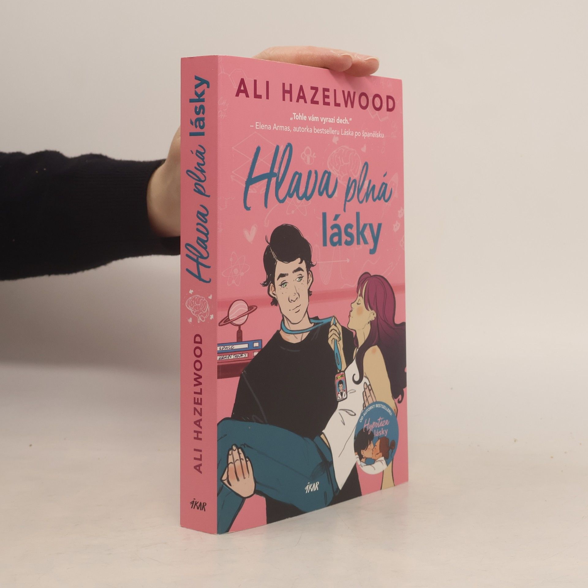 Ali Hazelwood Hlava plná lásky