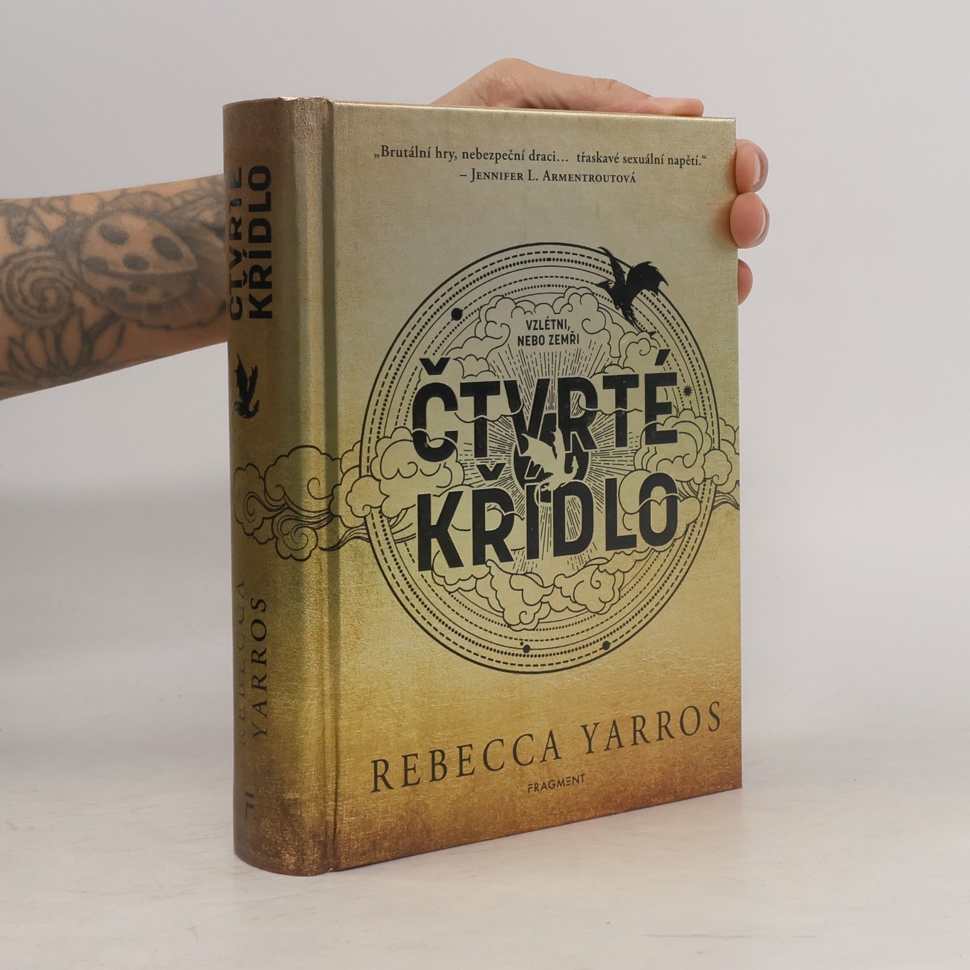 Rebecca Yarros Čtvrté křídlo