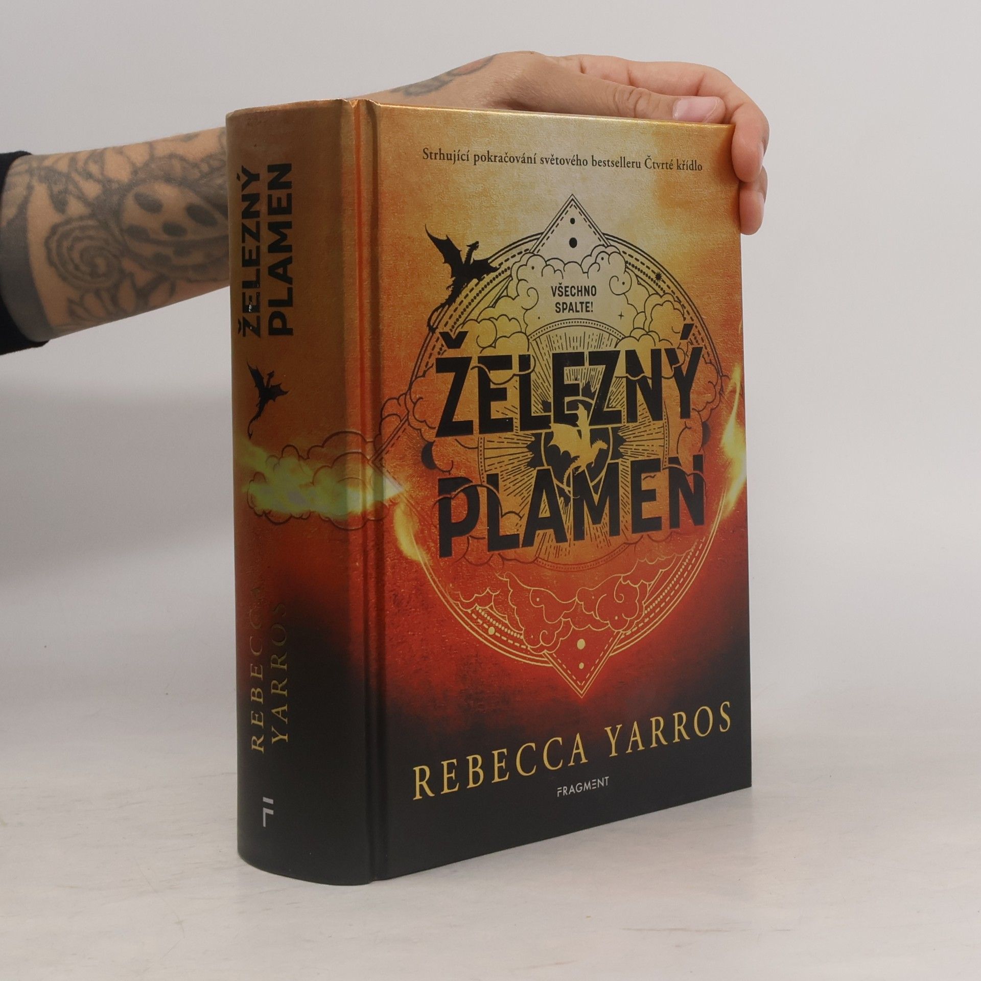 Rebecca Yarros Železný plamen