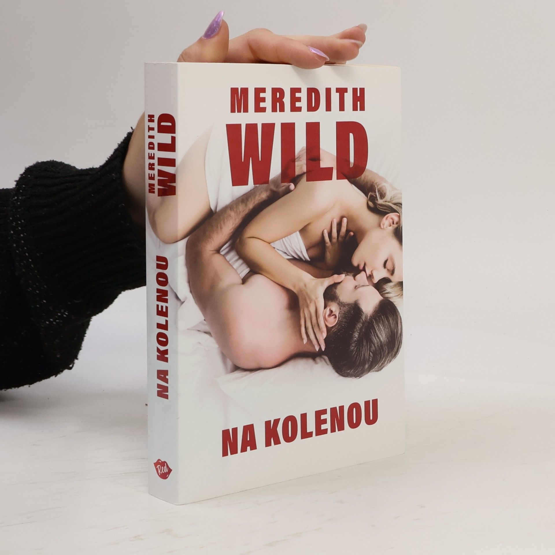 Meredith Wild Na kolenou