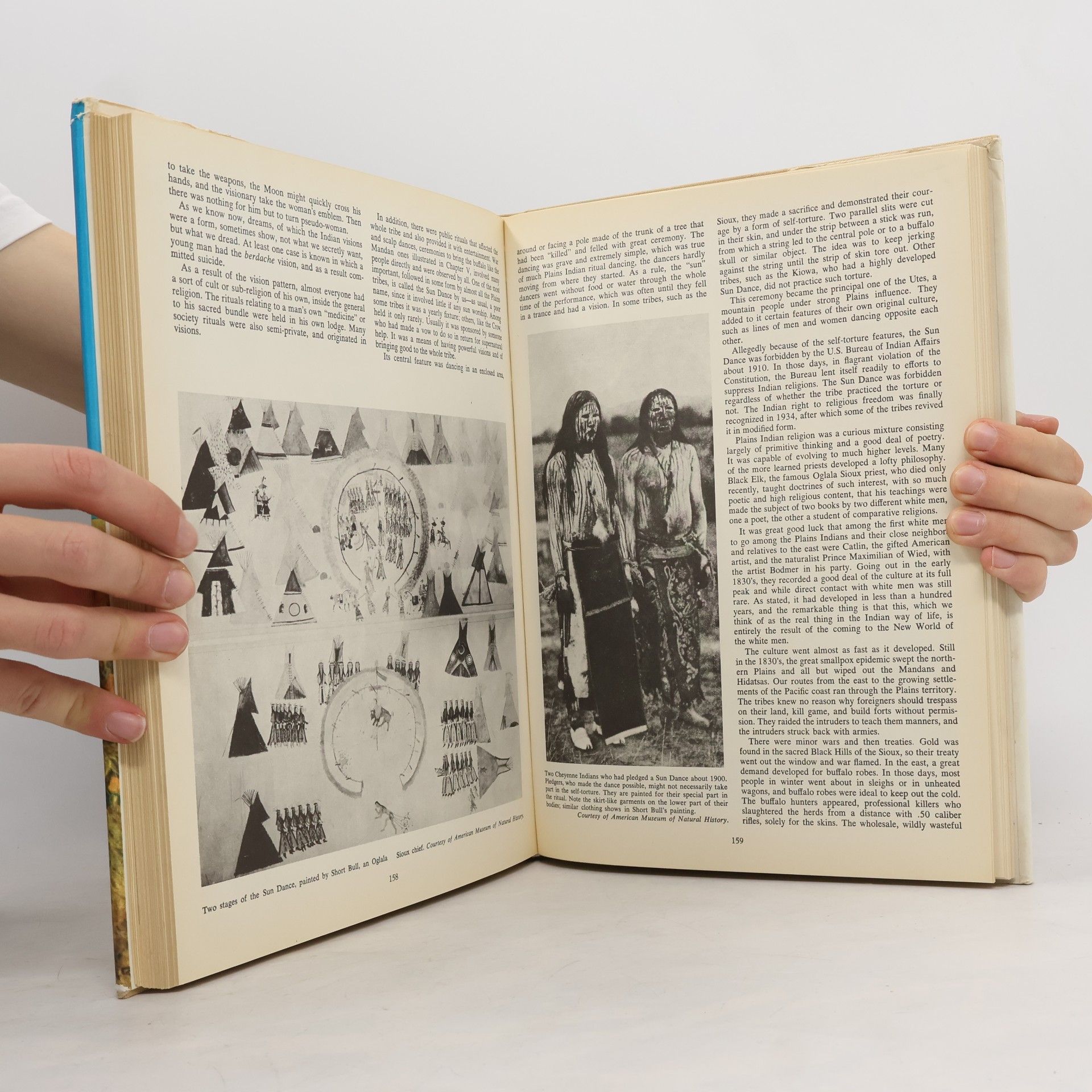 Oliver La Farge A pictorial history of the American Indian