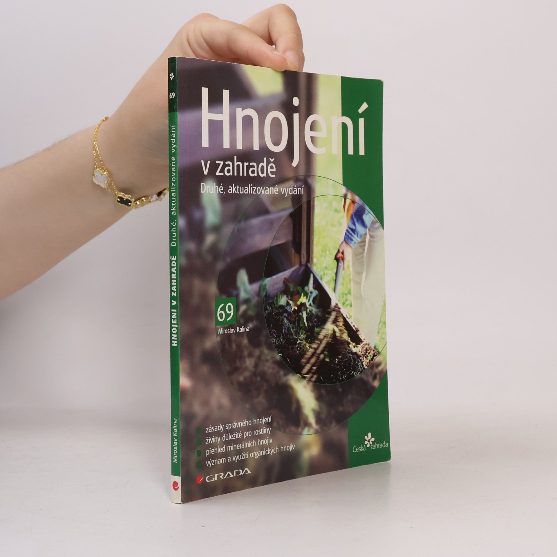 Miroslav Kalina Hnojení v zahradě