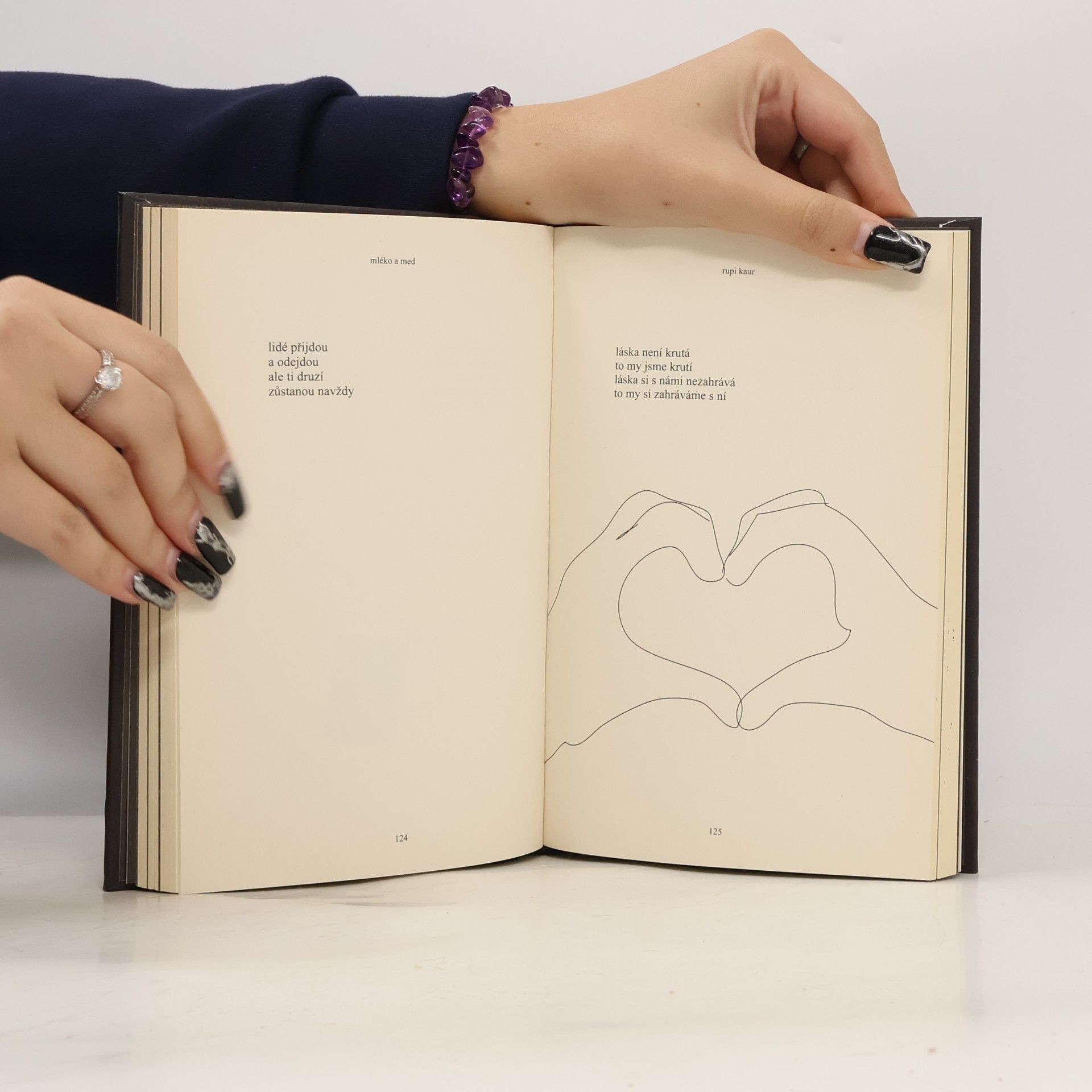 Rupi Kaur Mléko a med
