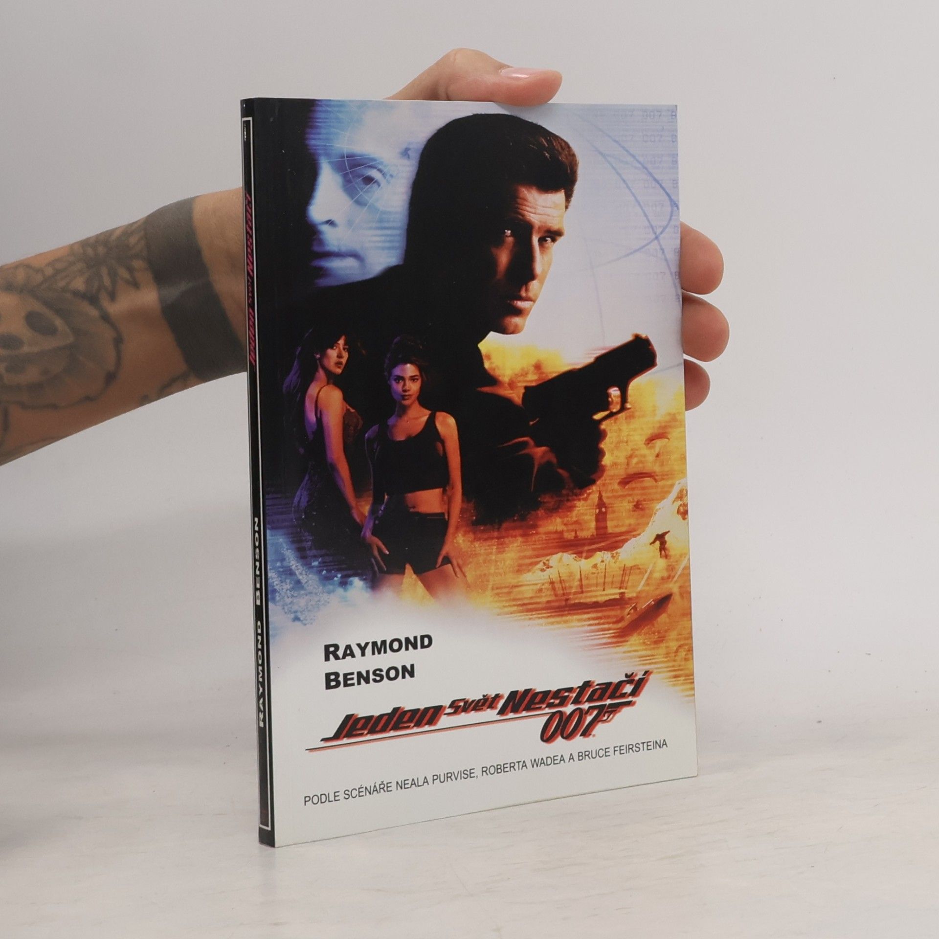 Raymond Benson Jeden svět nestačí : 007