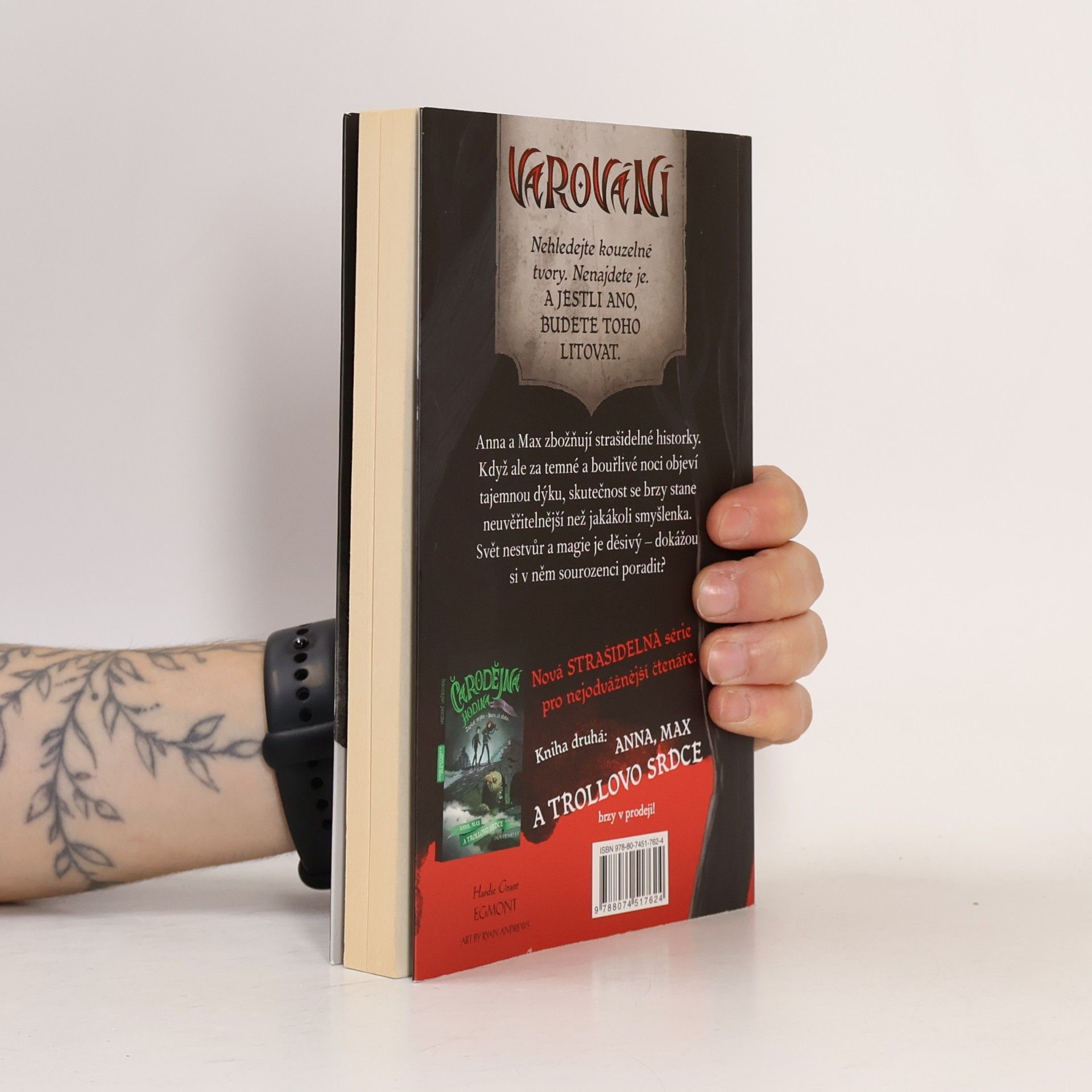 Jack Henseleit Čarodějná hodina. Kniha první, Anna, Max a upíří dýka