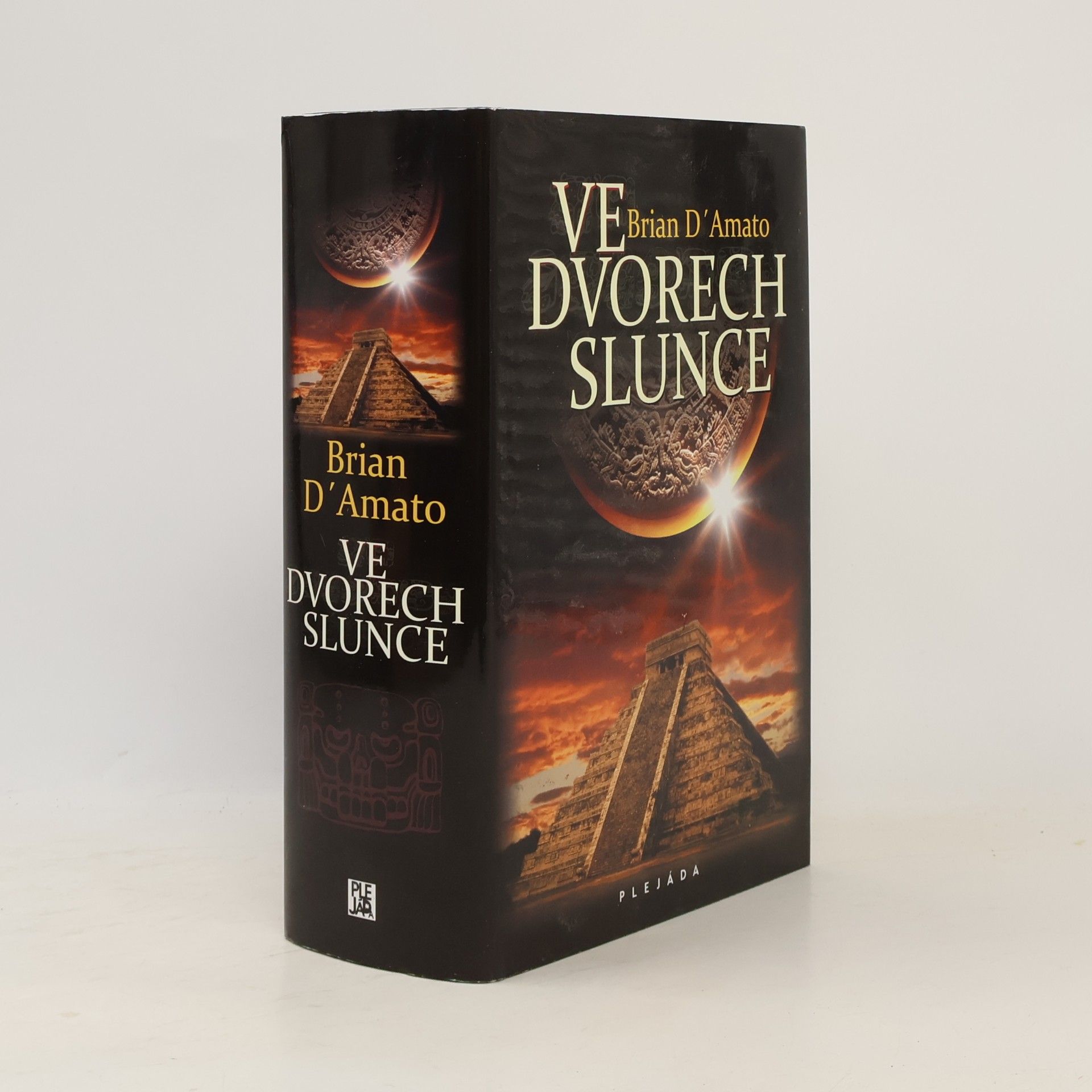 Brian D. Amato Ve dvorech slunce