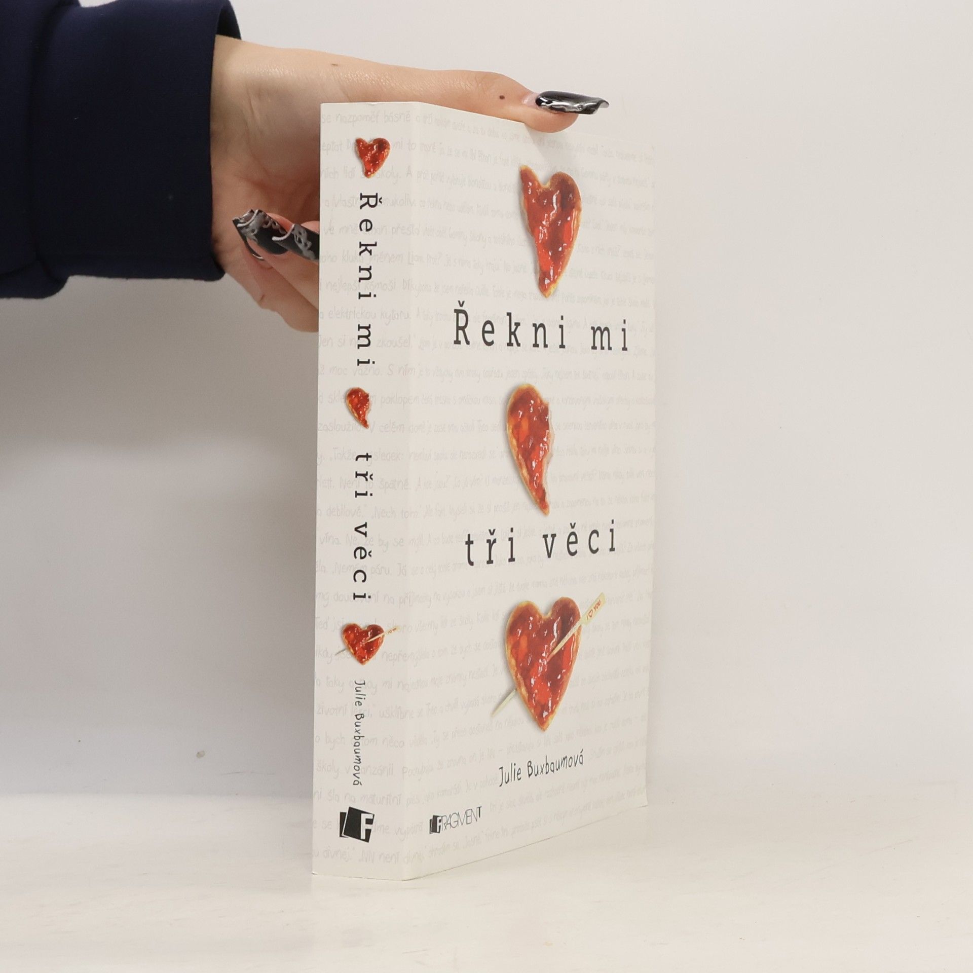 Julie Buxbaum Řekni mi tři věci