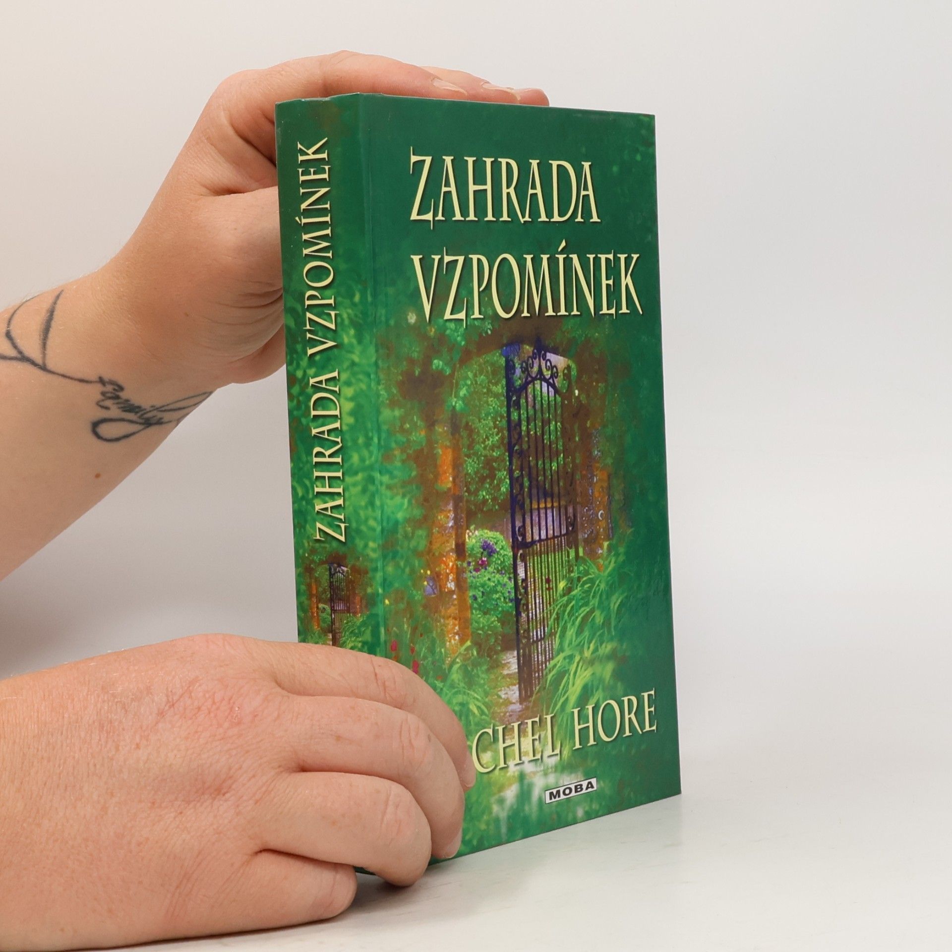 Rachel Hore Zahrada vzpomínek