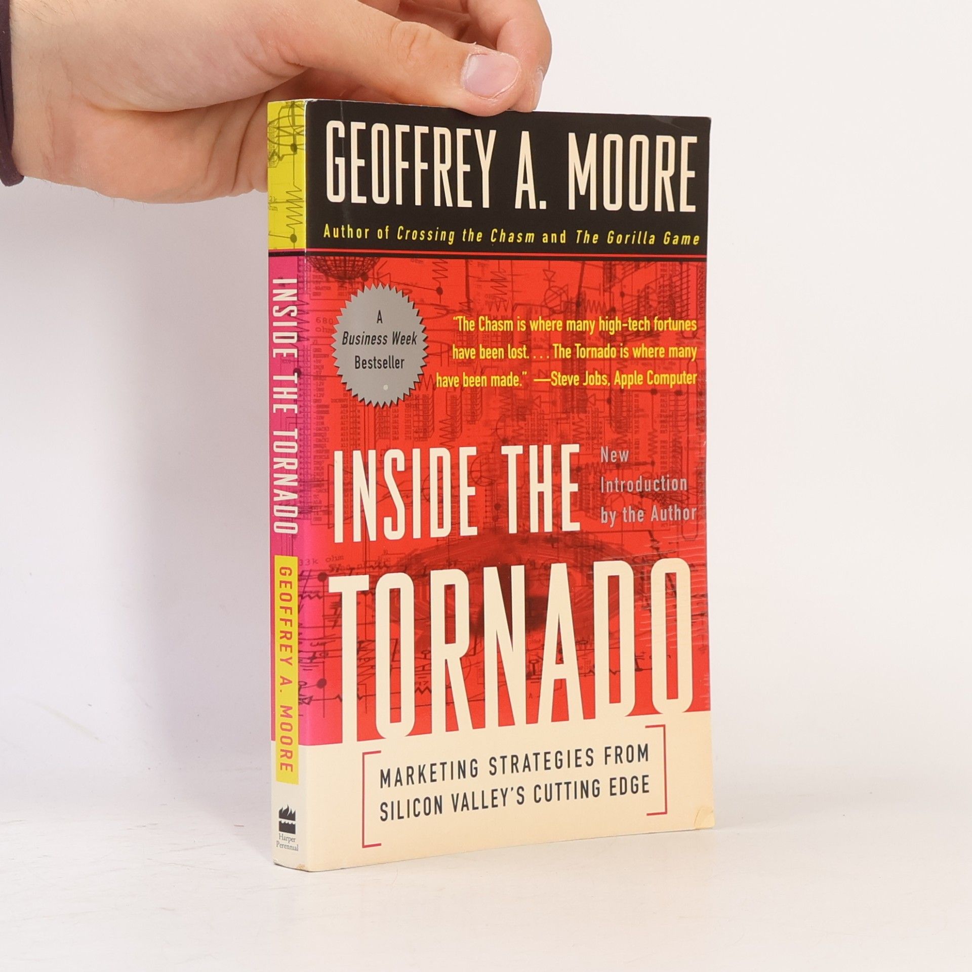 Geoffrey A. Moore Inside the tornado. Marketing strategies from Silicon Valley's cutting edge