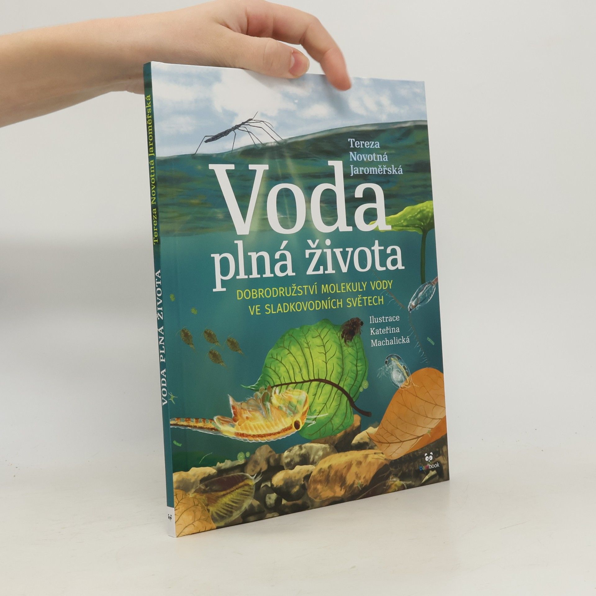Voda plná života: Dobrodružství molekuly vody ve sladkovodních světech