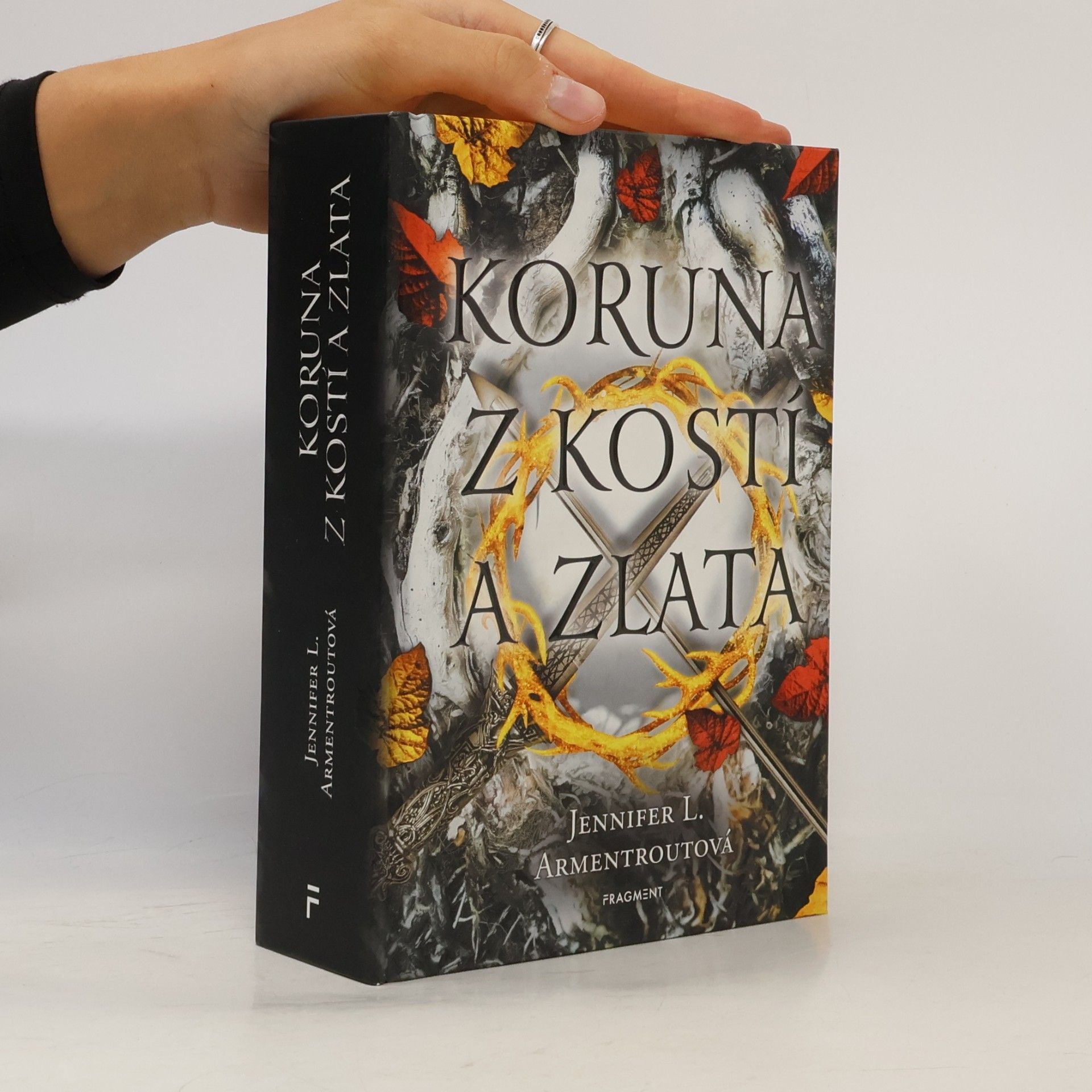 Jennifer L. Armentrout Koruna z kostí a zlata