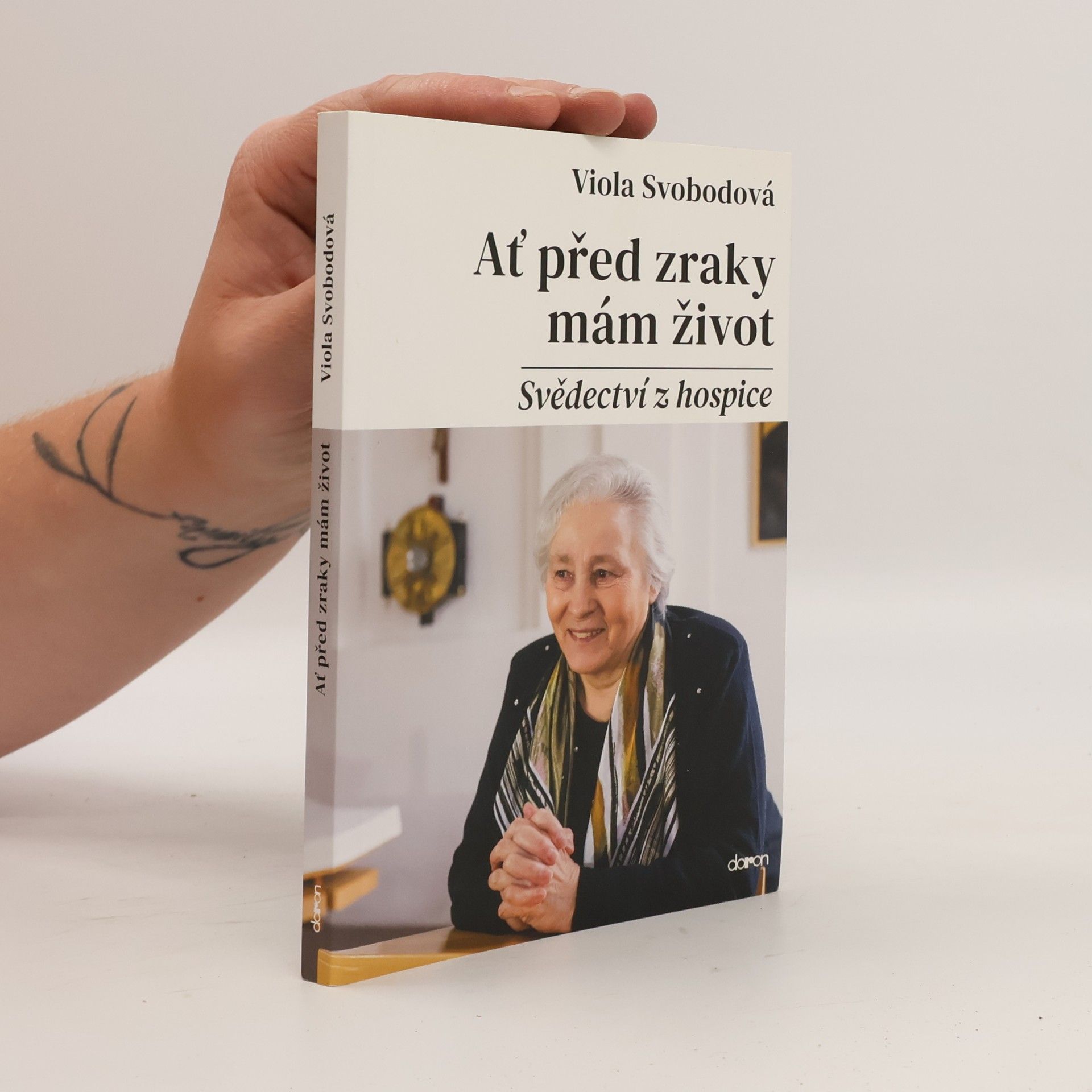 Viola Svobodová Ať před zraky mám život - Svědectví z hospice