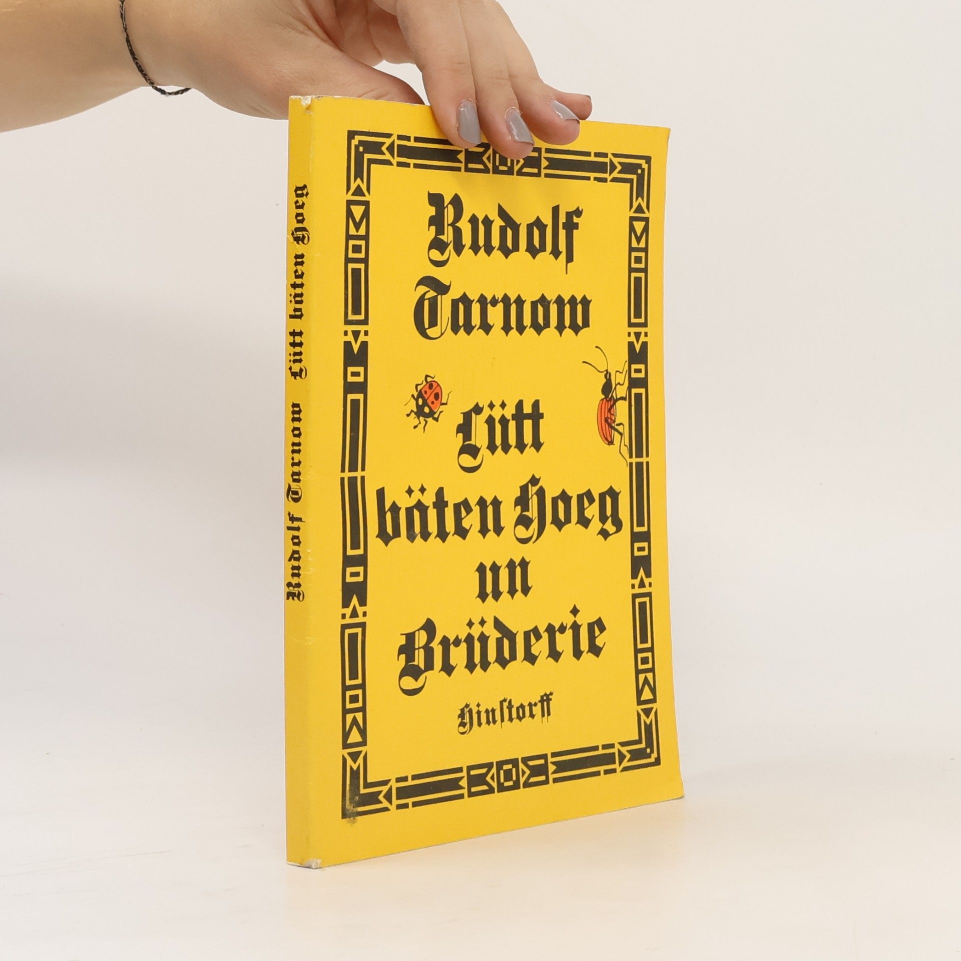 Lütt bäten Hoeg un Brüderie
