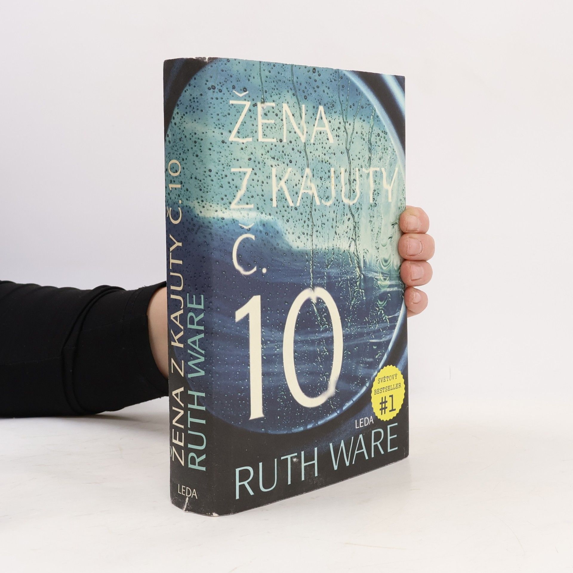 Ruth Ware Žena z kajuty č. 10