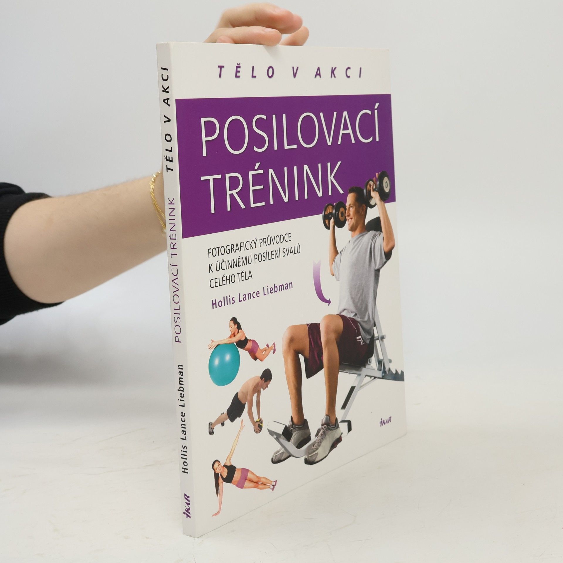 Posilovací trénink. Tělo v akci
