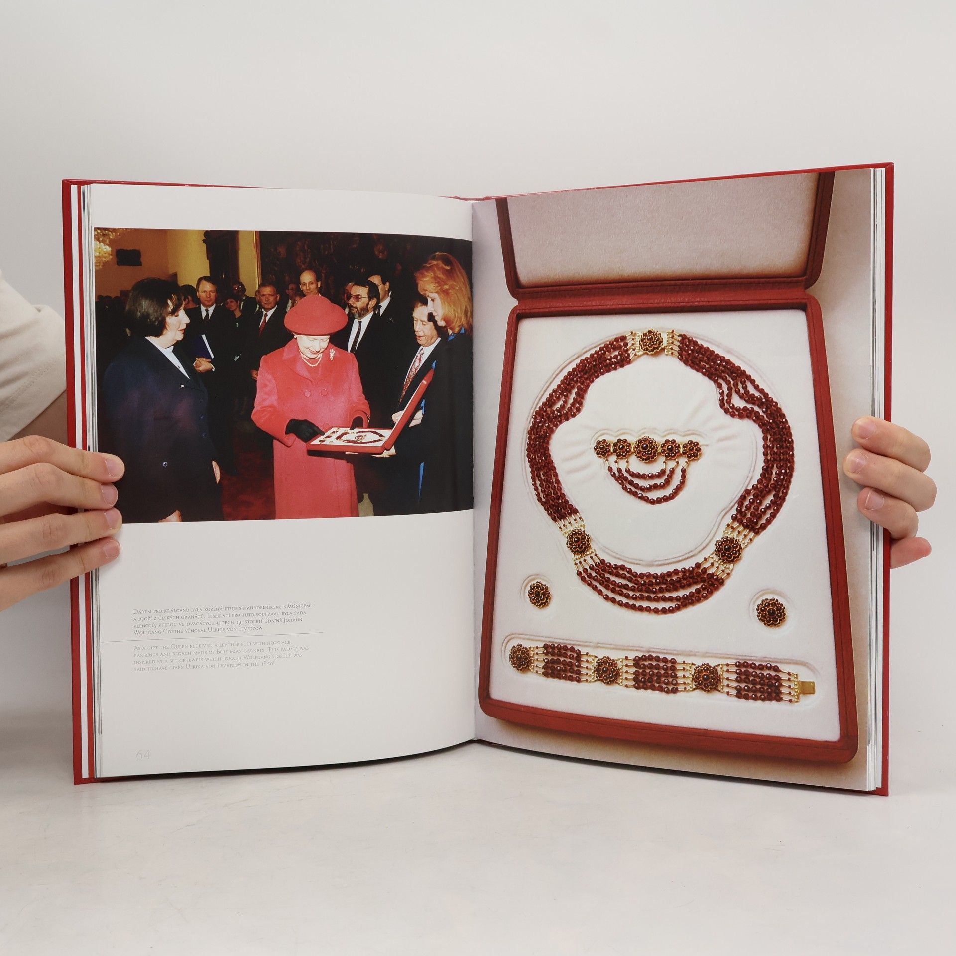 Helena Kupčíková Elizabeth II : čtyři hodiny s královnou: Britská královna Alžběta II. v Brně v roce 1996