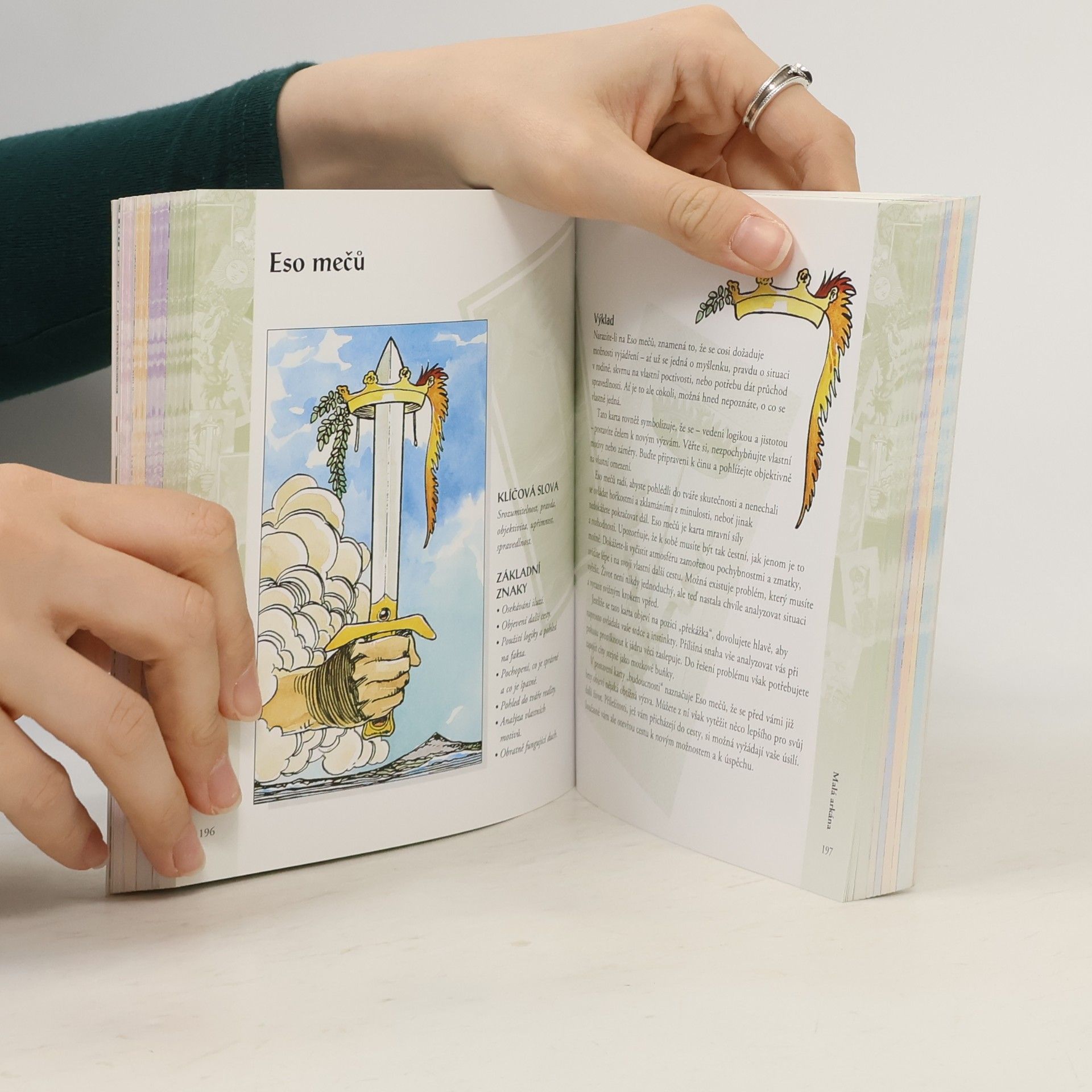 Sarah Bartlett Tarot od A do Z: Obdivuhodný svět vykládacích karet a jejich významů
