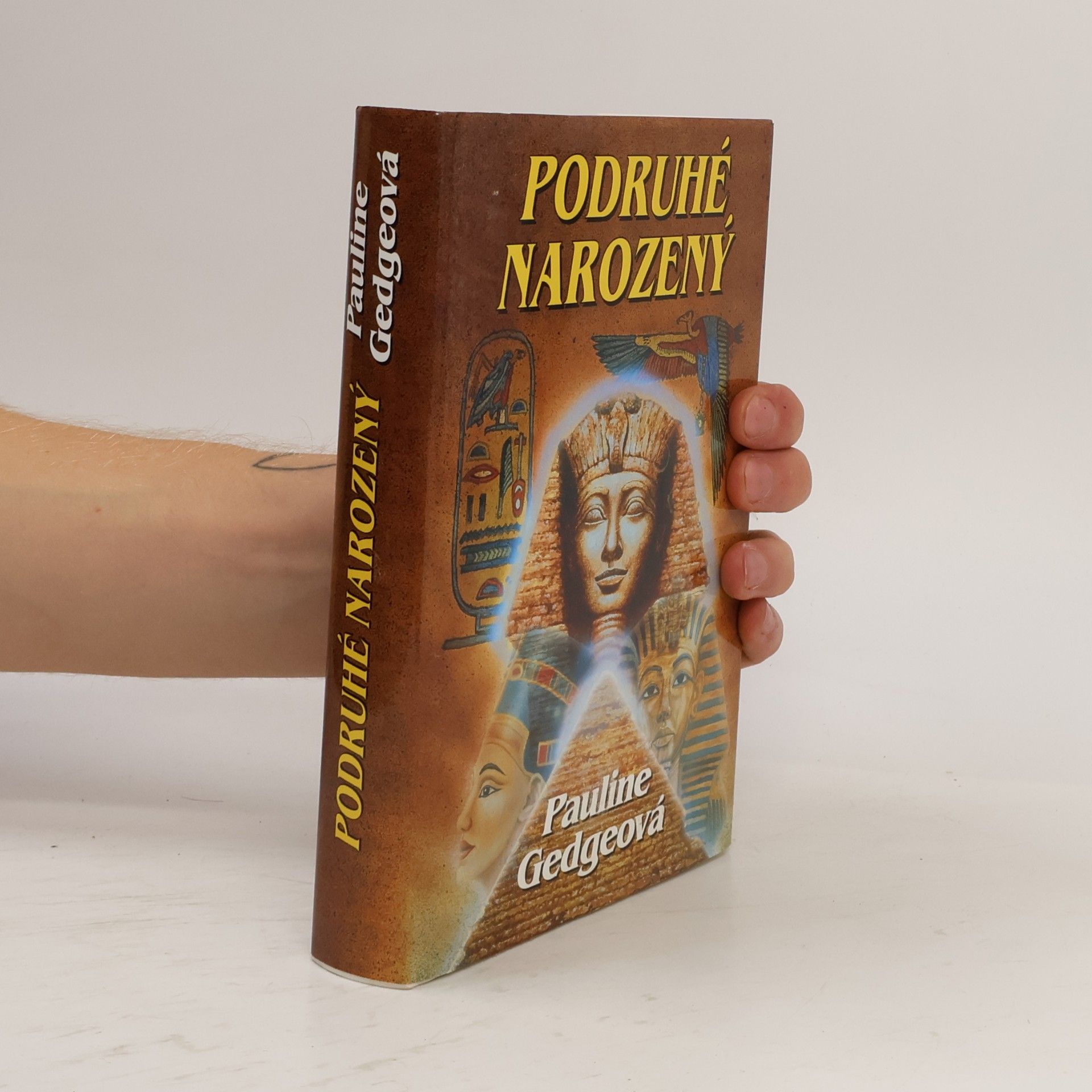 Pauline Gedge Podruhé narozený