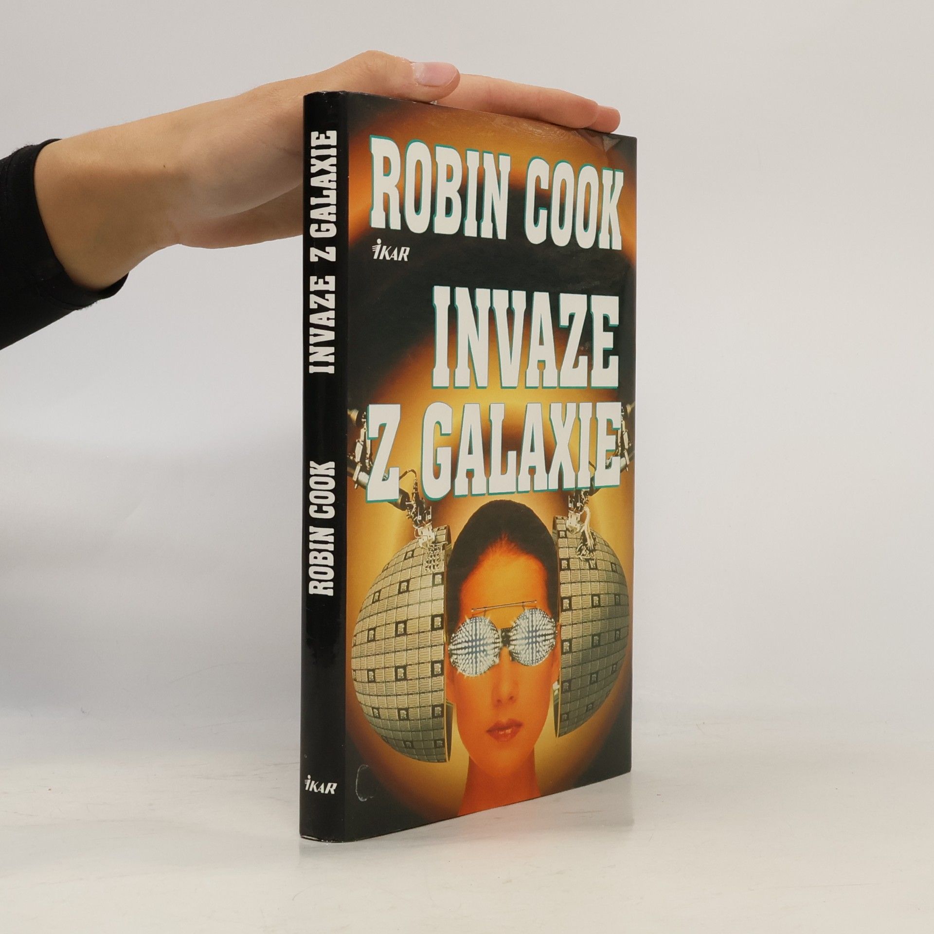 Robin Cook Invaze z galaxie