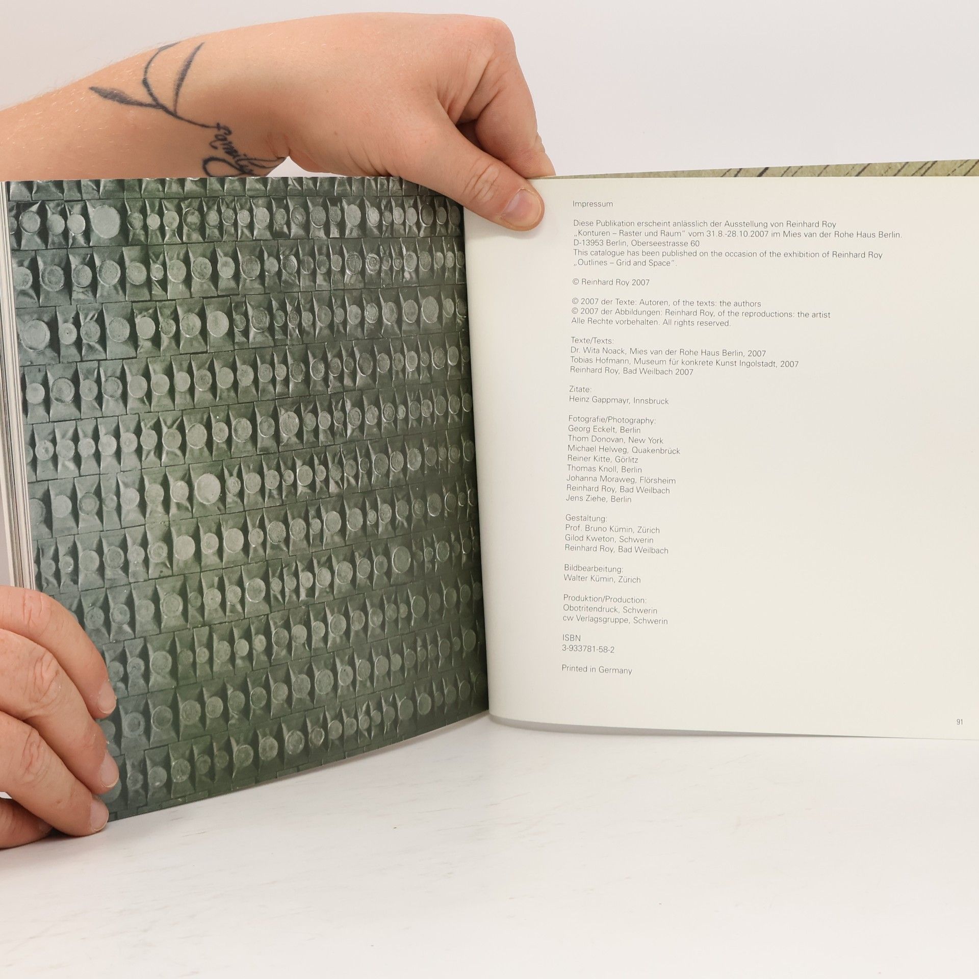 Dr. Wita Noack Reinhard Roy. Konturen-Raster und Raum. Katalog zur Ausstellung im Mies van der Rohe Haus Berlin 31.8.-28.10.2007