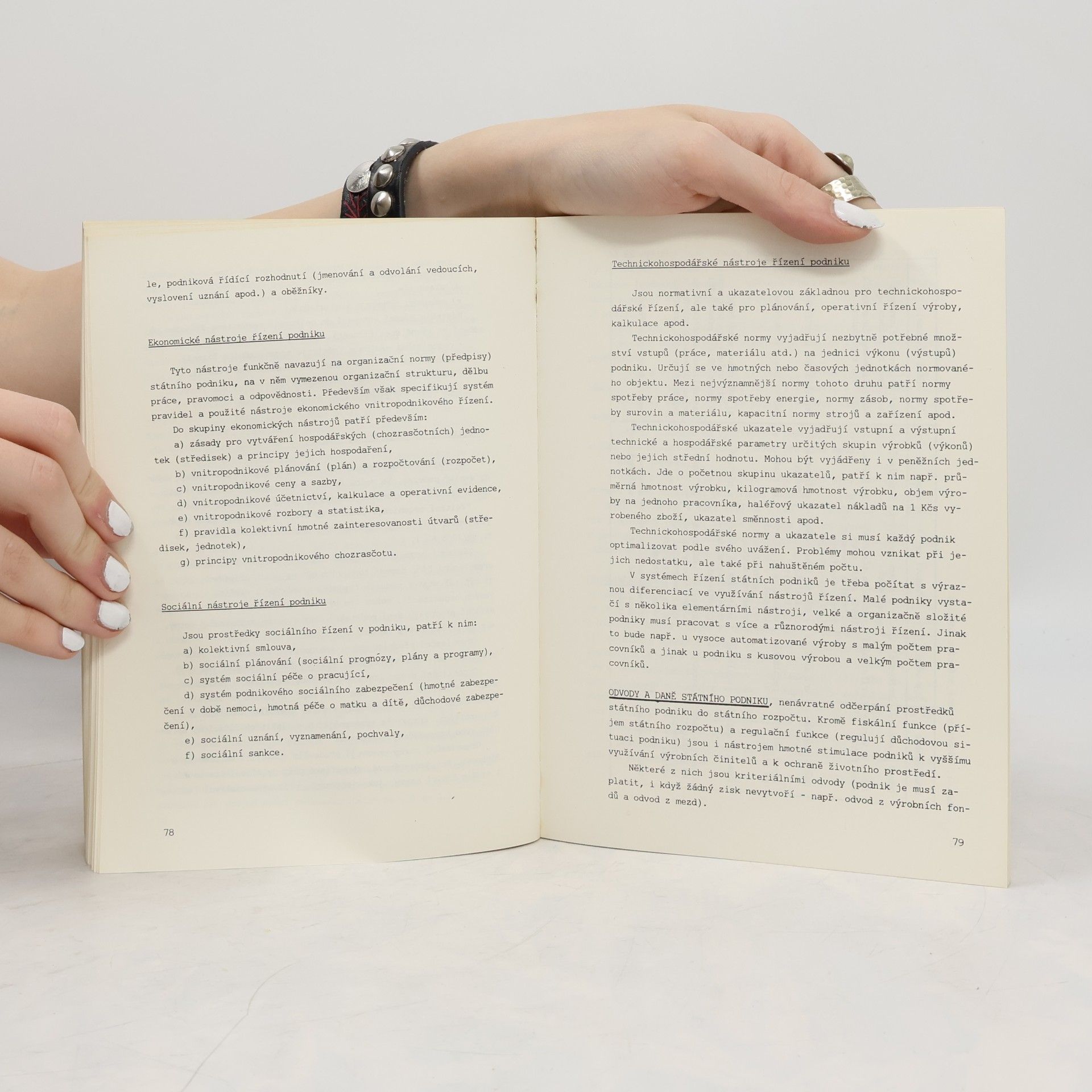 Autorenkollektiv Podnik v novém hospodářském mechanismu