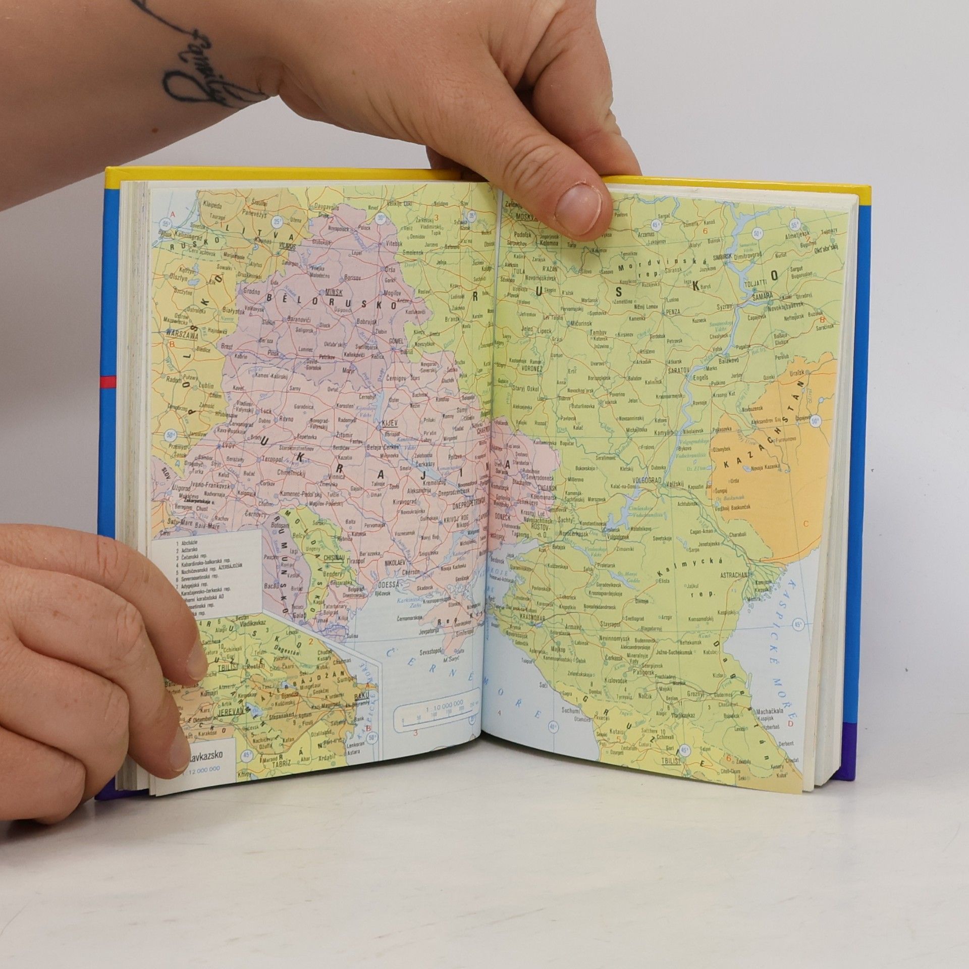 Kolektív autorov Kapesní atlas světa