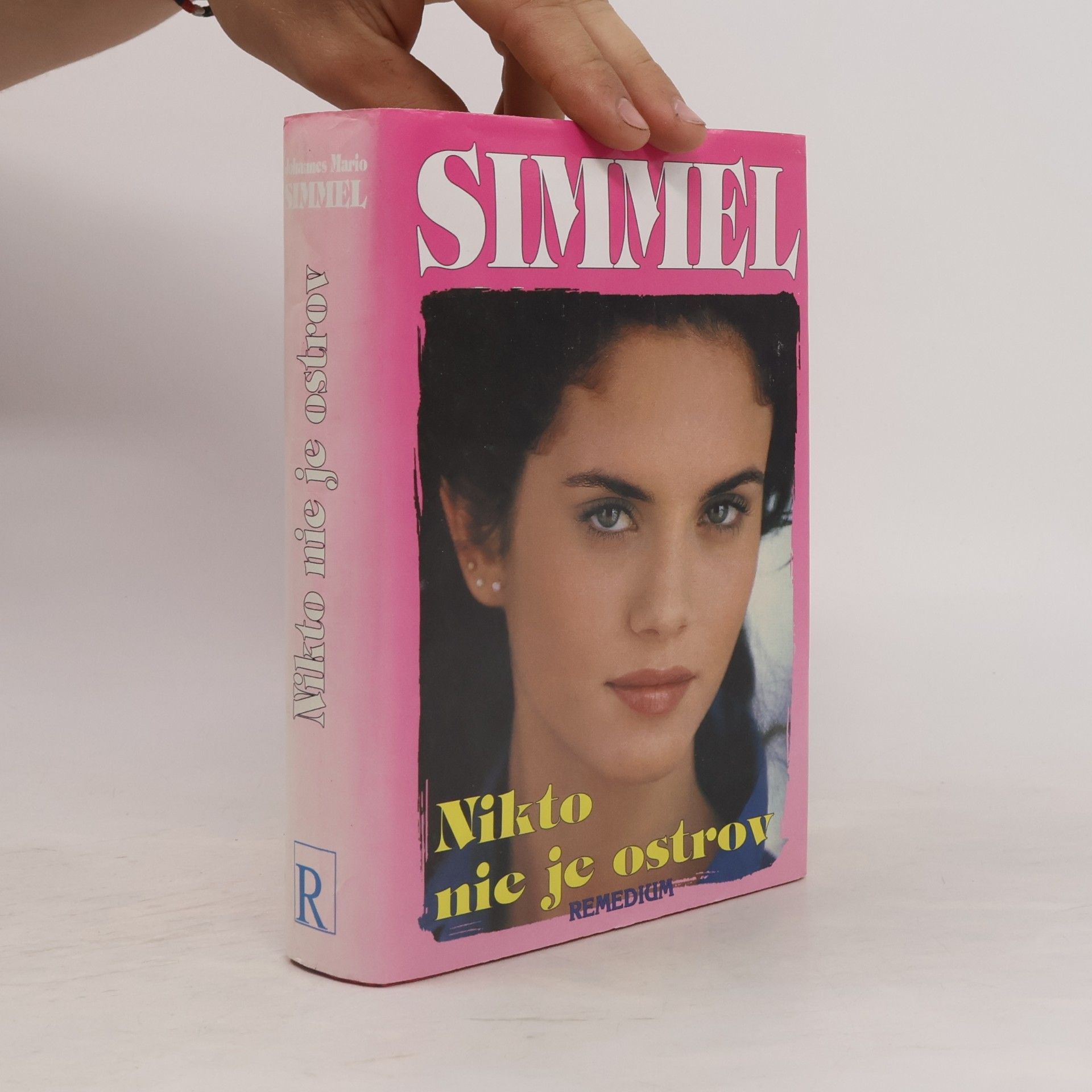 Johannes Mario Simmel Nikto nie je ostrov