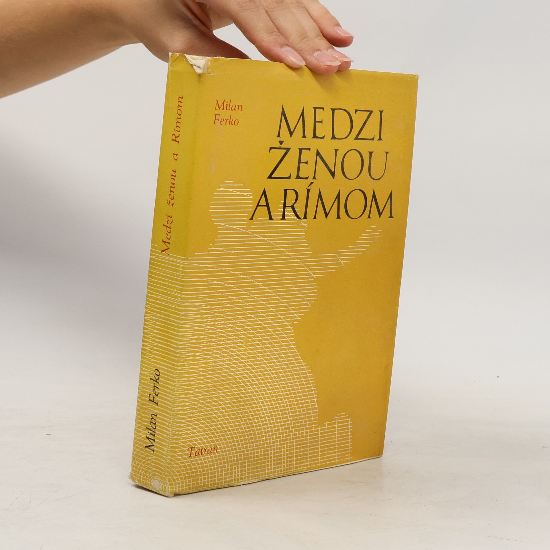 Medzi ženou a Rímom