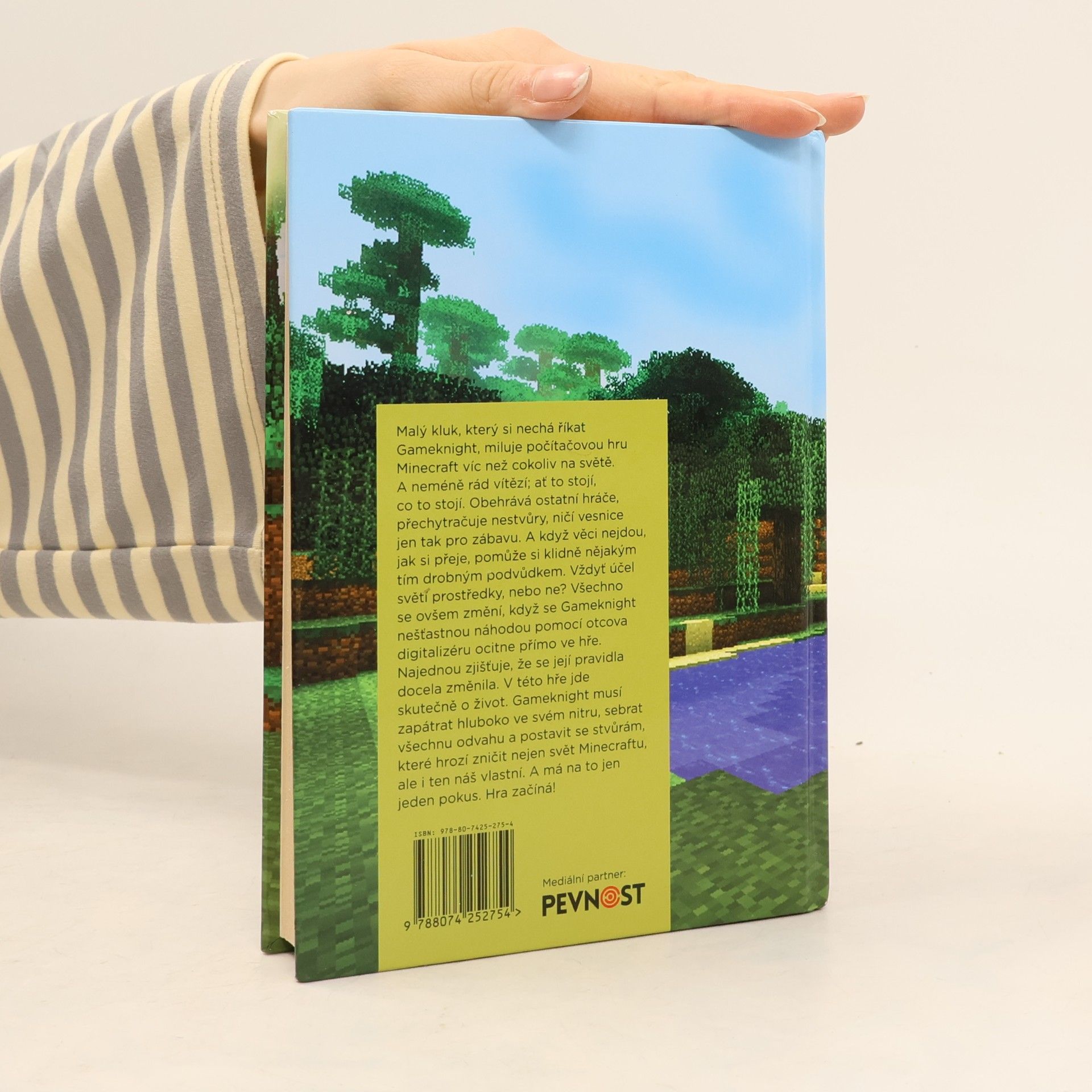 Mark Cheverton Overworld útočí