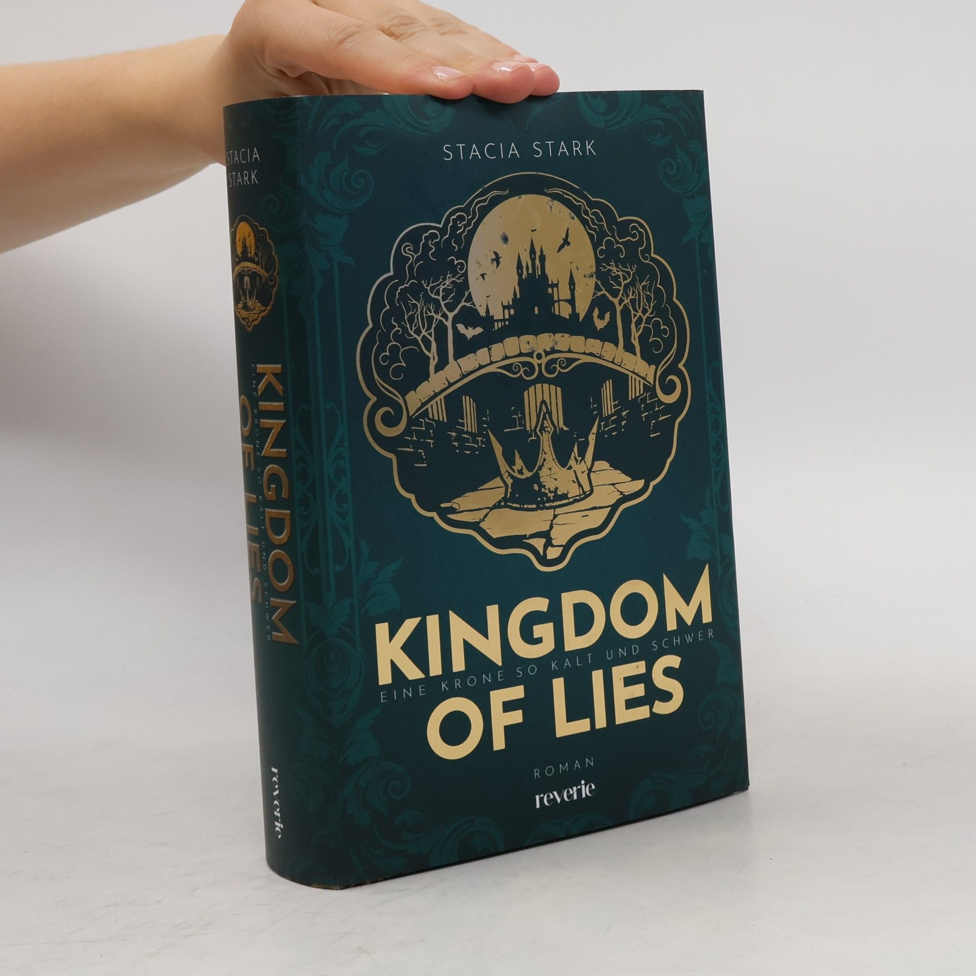 Stacia Stark Enemies-to-Lovers-Romantasyreihe - 3: Kingdom of Lies - Eine Krone so kalt und schwer - Limitierte Erstauflage mit exklusivem Farbschnitt