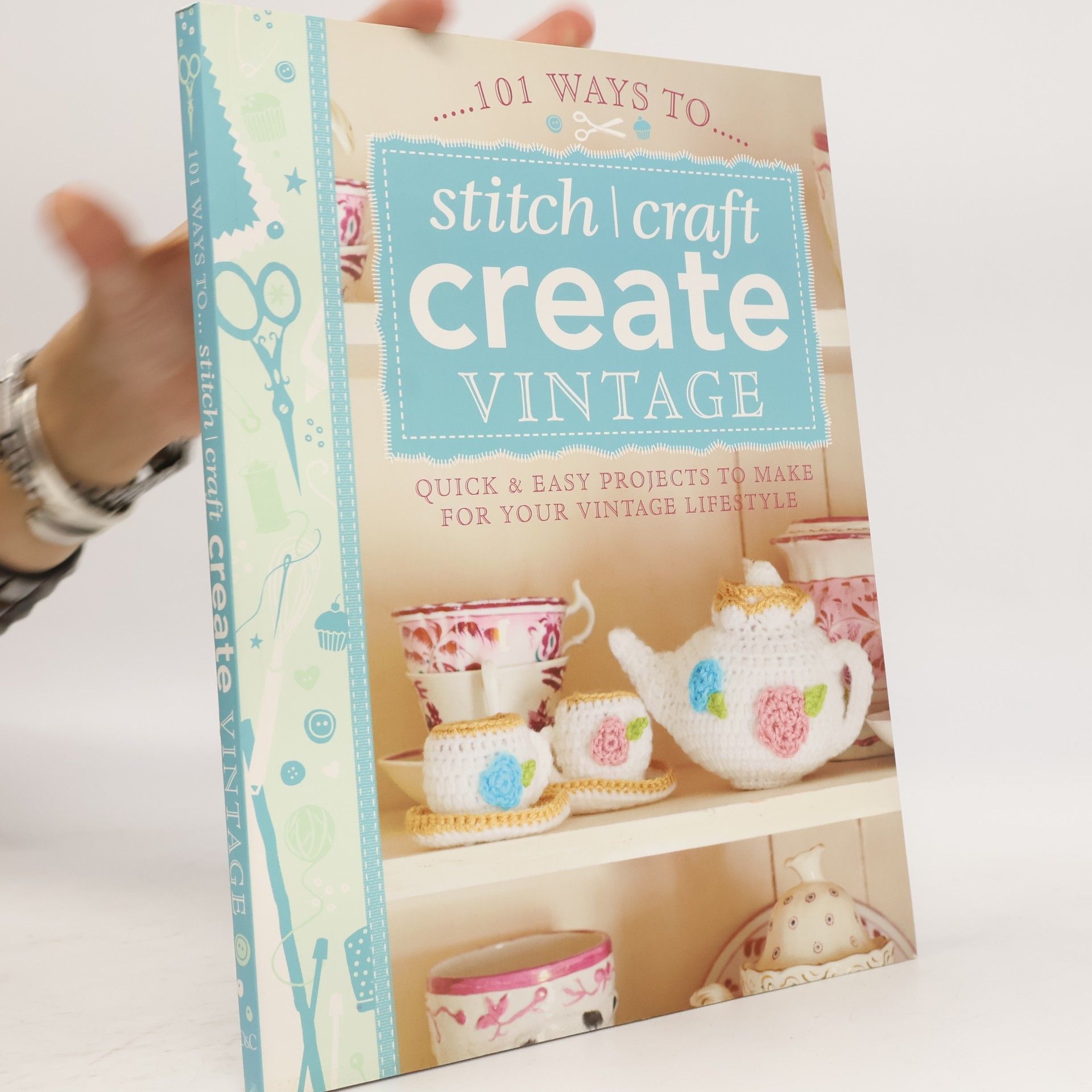 Collectif d'auteurs 101 Ways to Stitch, Craft, Create Vintage