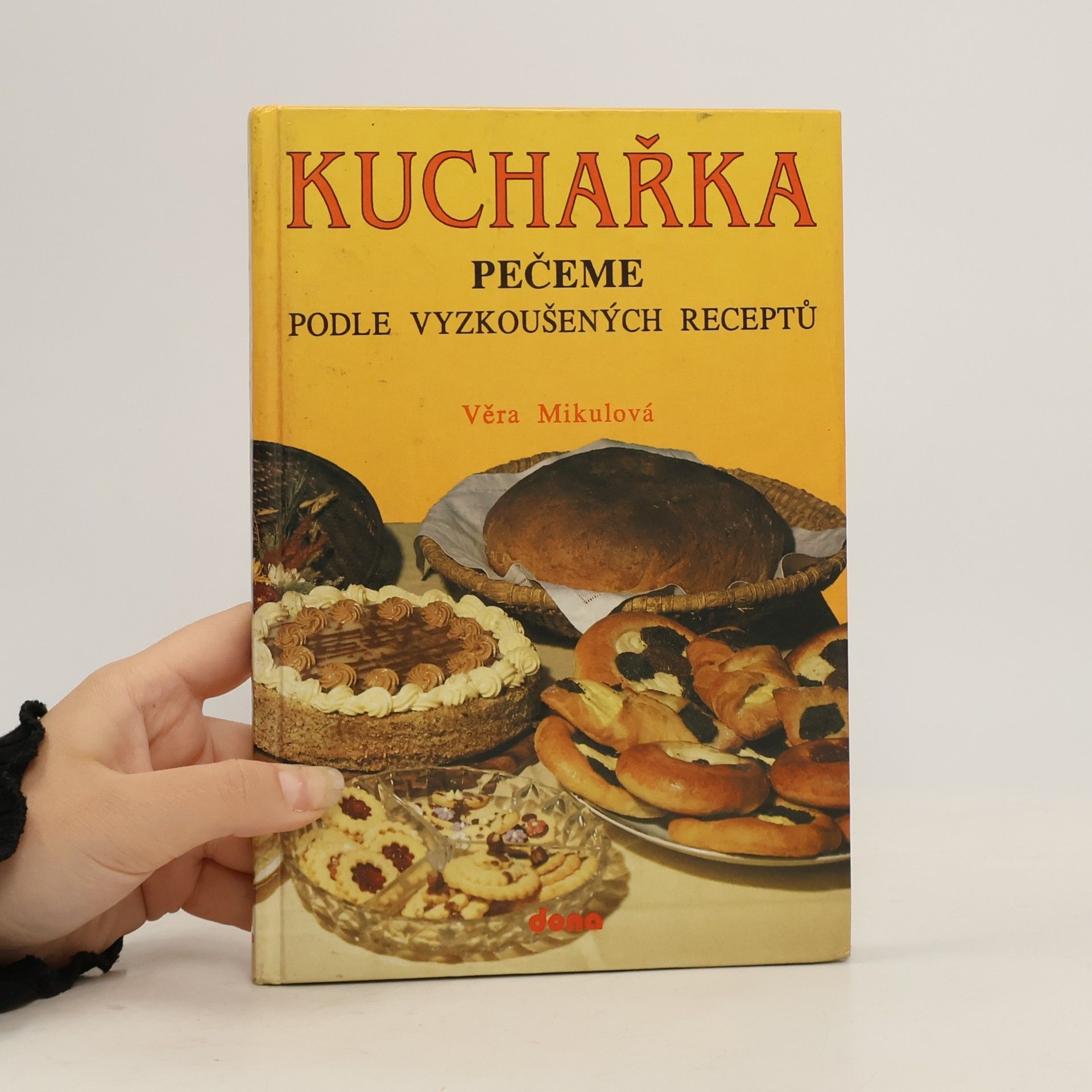 Věra Mikulová Kuchařka pečeme podle vyzkoušených receptů