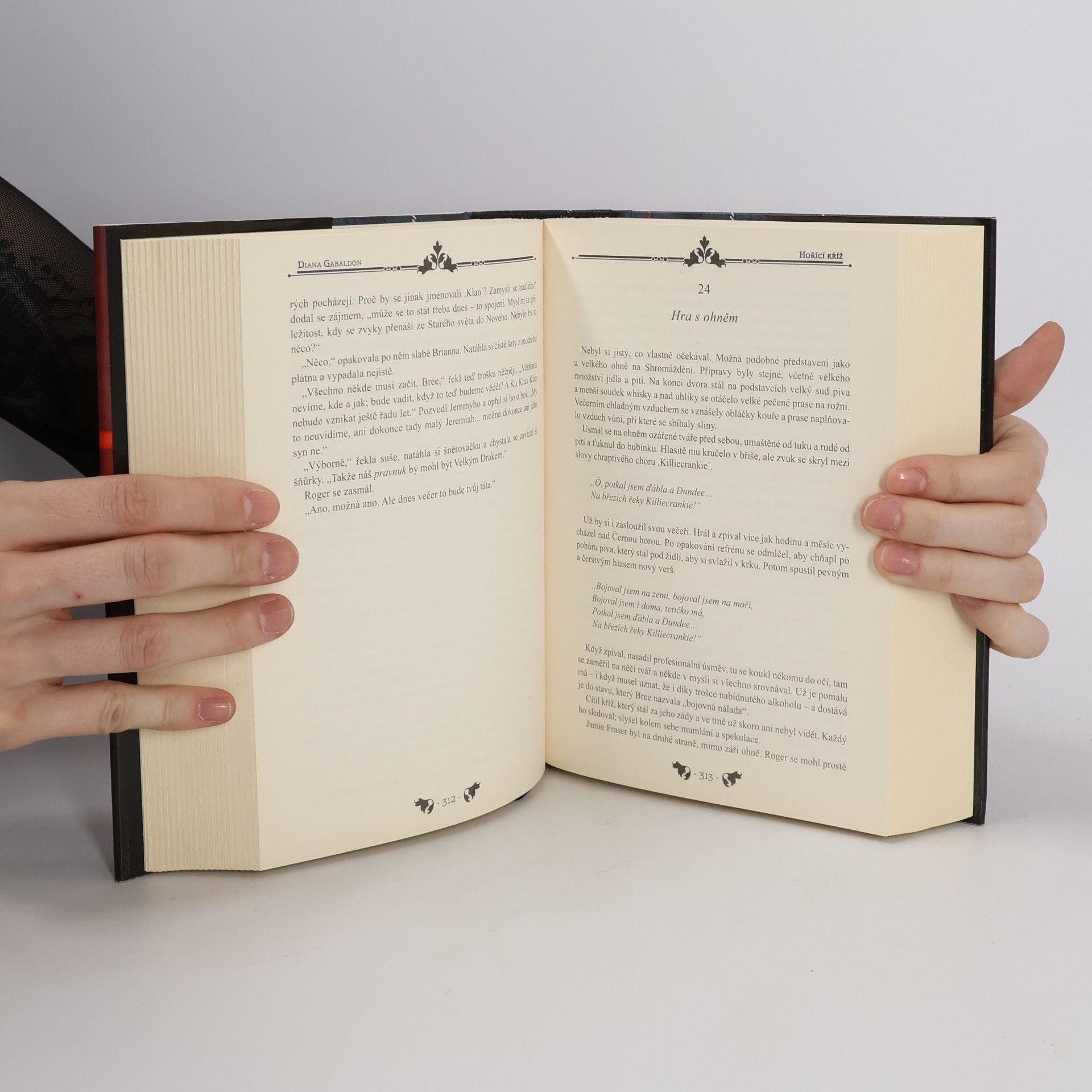 Diana Gabaldon Hořící kříž