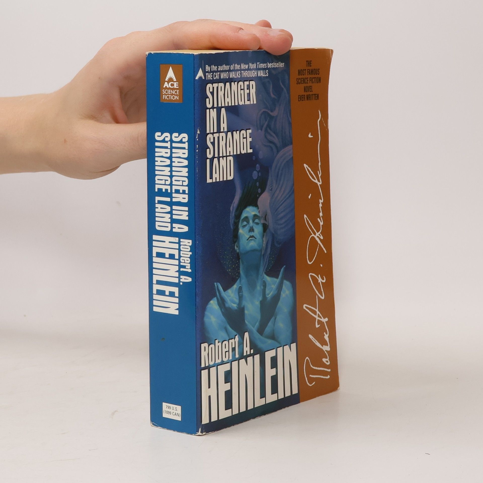 Robert A. Heinlein Stranger in a strange land