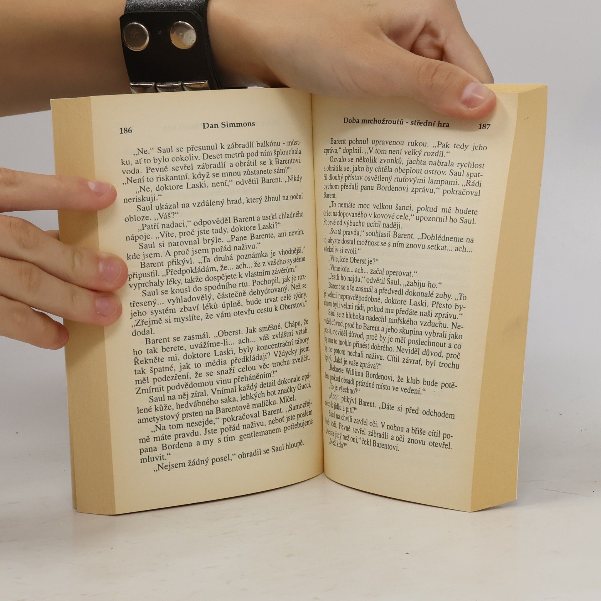 Dan Simmons Doba mrchožroutů. Střední hra