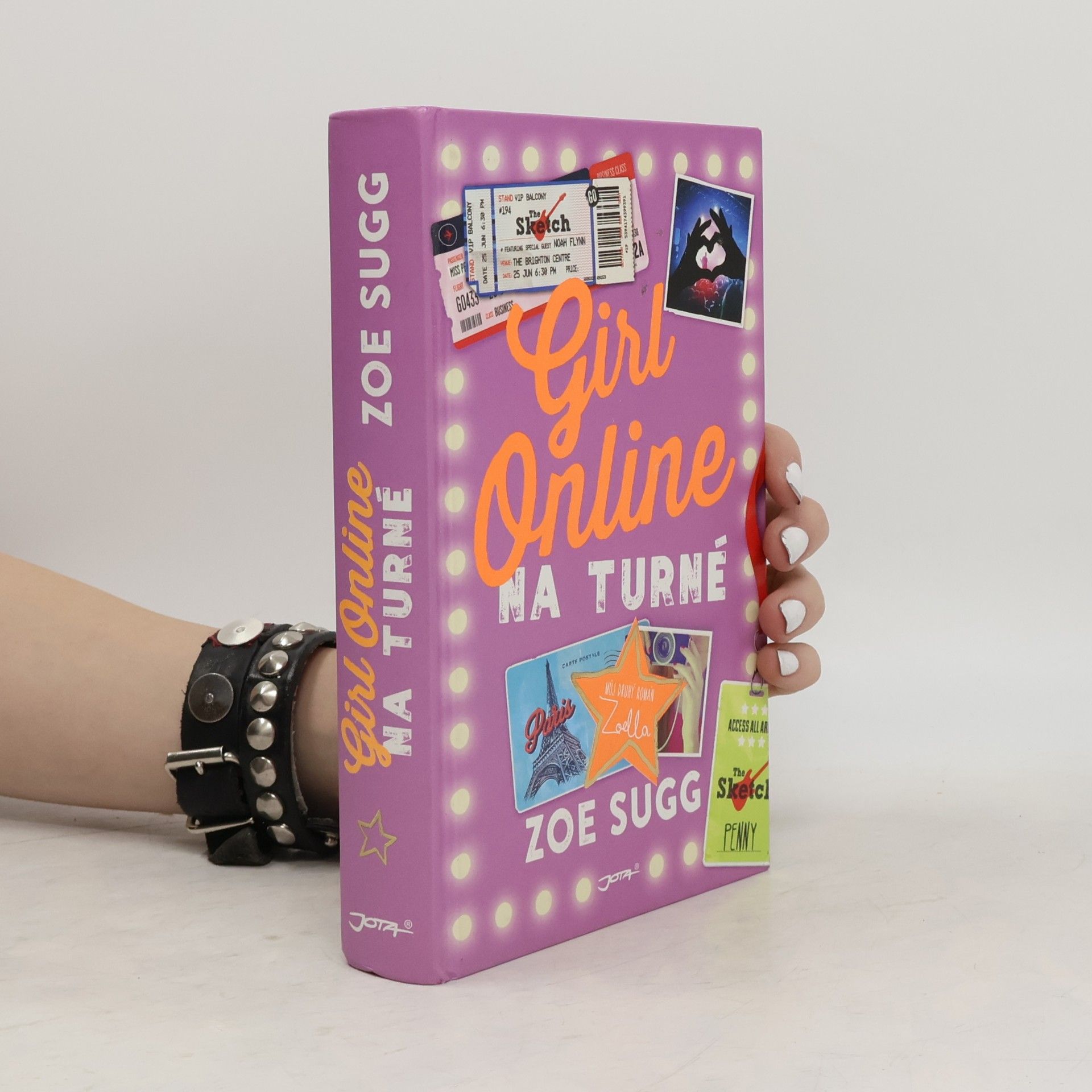 Girl Online na turné