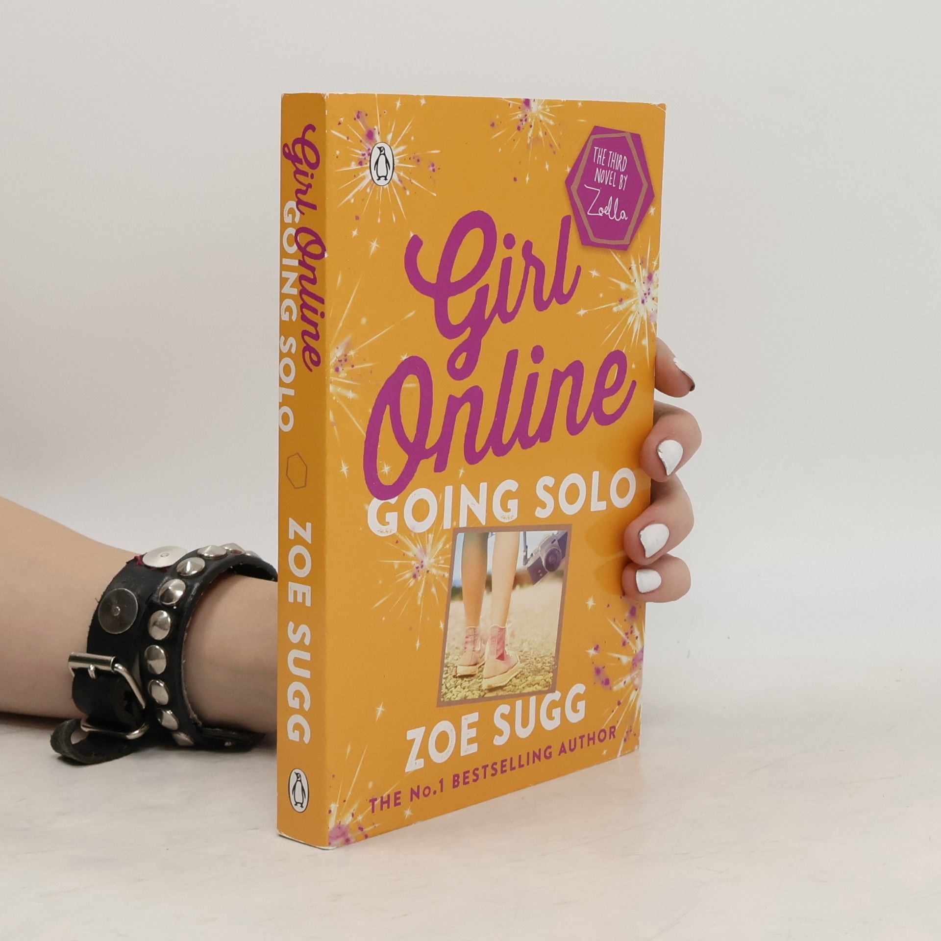 Zoe Sugg Girl online. Going solo