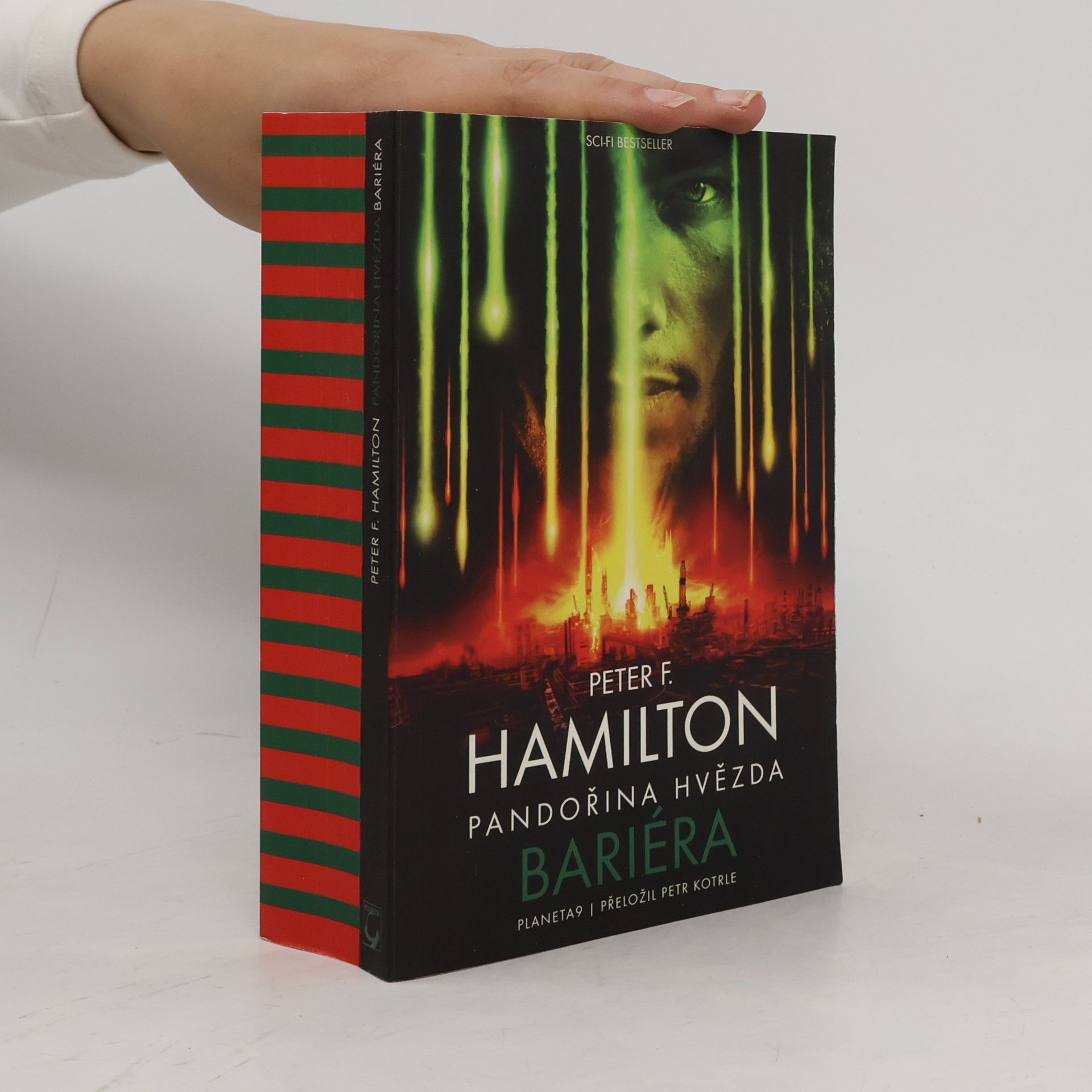 Peter F. Hamilton Sága Společenství 1. Pandořina hvězda - Bariéra