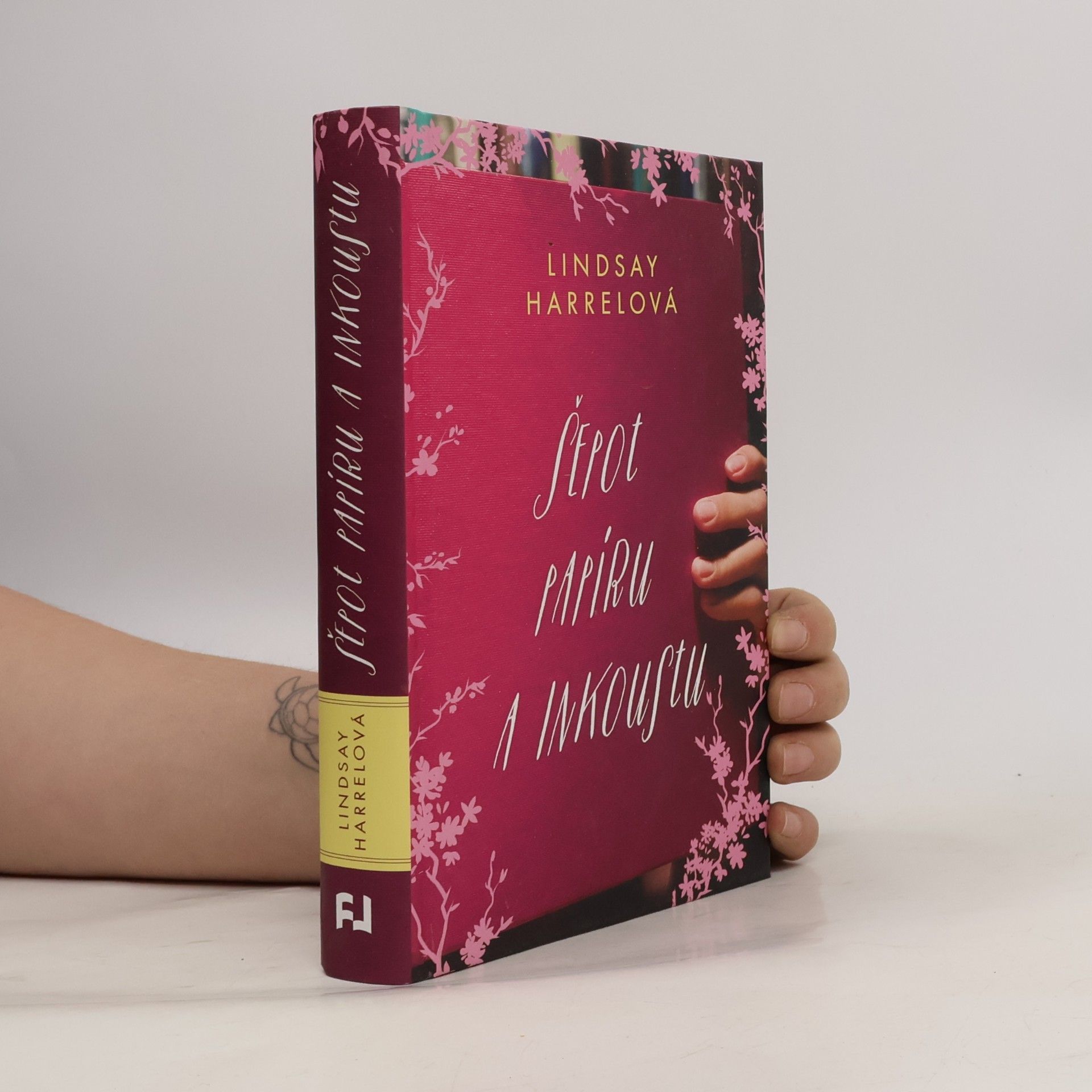 Lindsay Harrel Šepot papíru a inkoustu