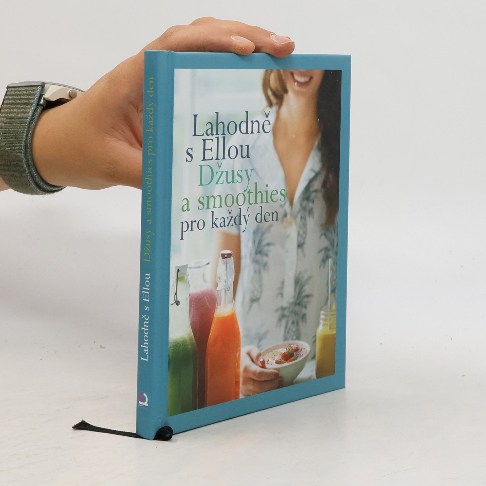 Ella Woodward Lahodně s Ellou. Džusy a smoothies pro každý den
