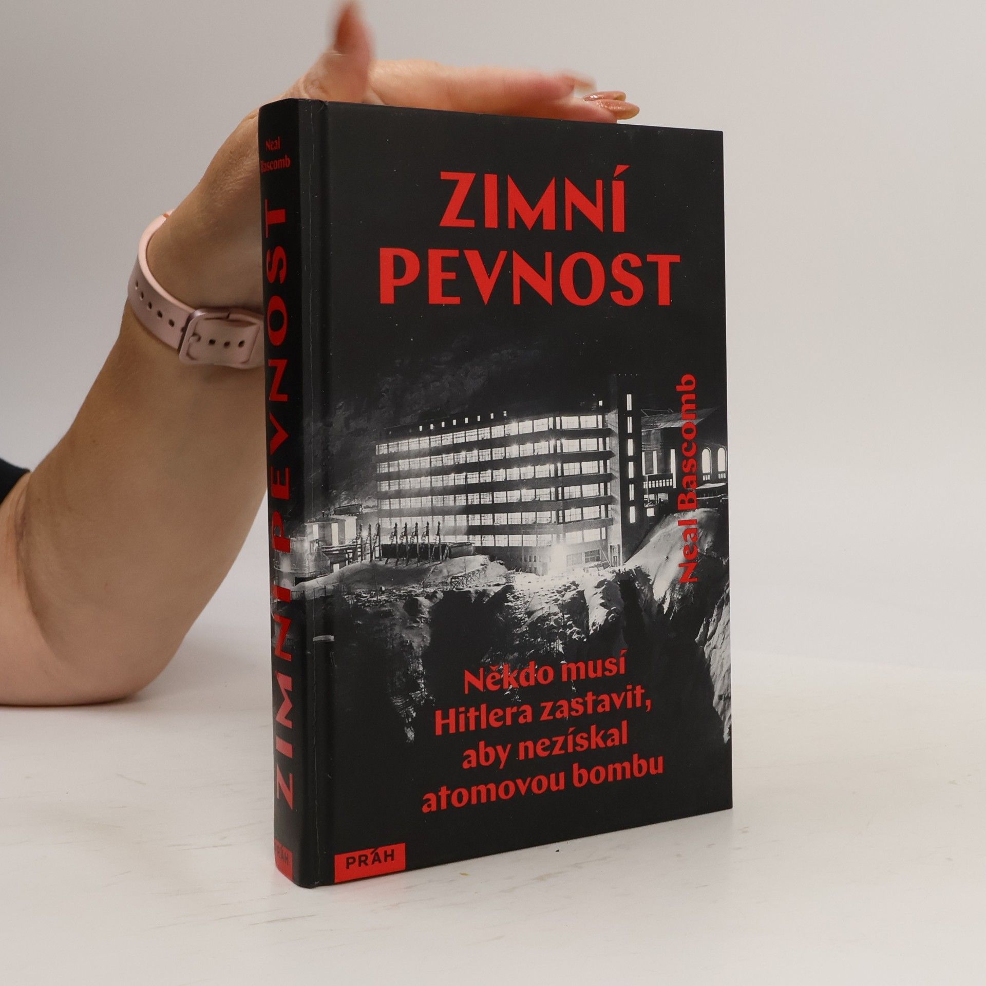 Neal Bascomb Zimní pevnost - Někdo musí Hitlera zastavit, aby nezískal atomovou bombu