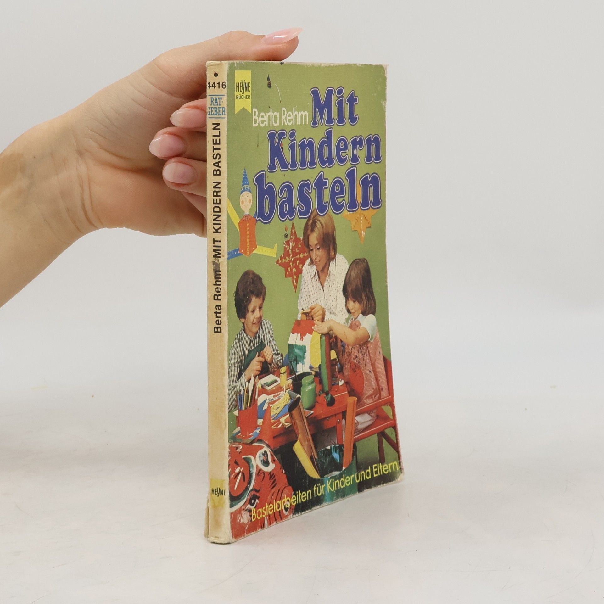 Berta Rehm Mit Kindern basteln