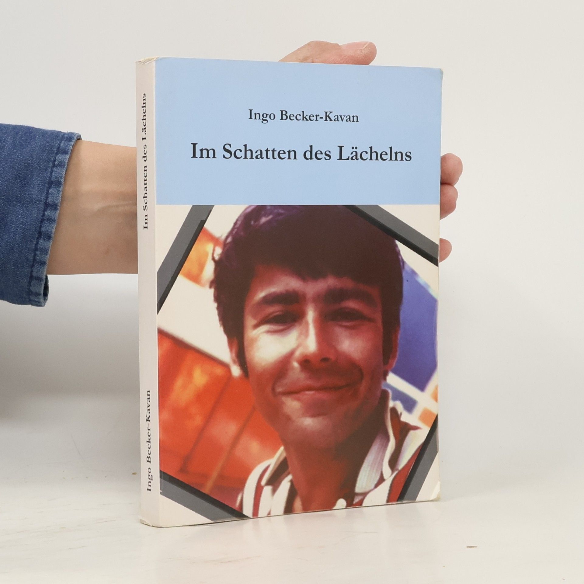 Im Schatten des Lächelns