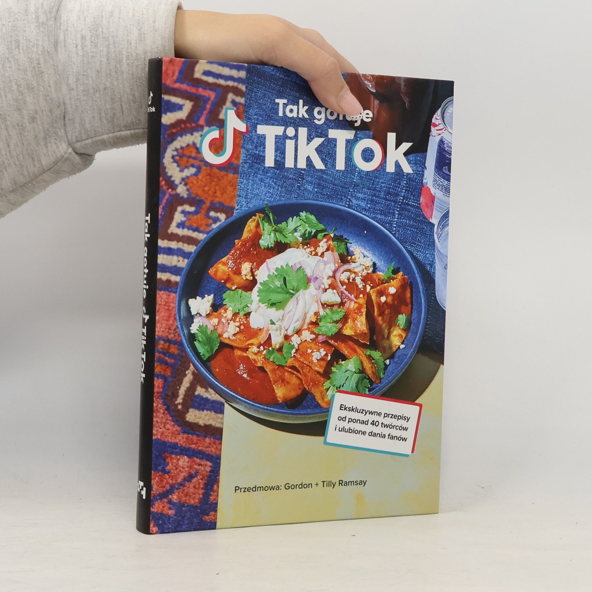 Tak gotuje TikTok: ekskluzywne przepisy od ponad 40 twórców i ulubione dania fanów