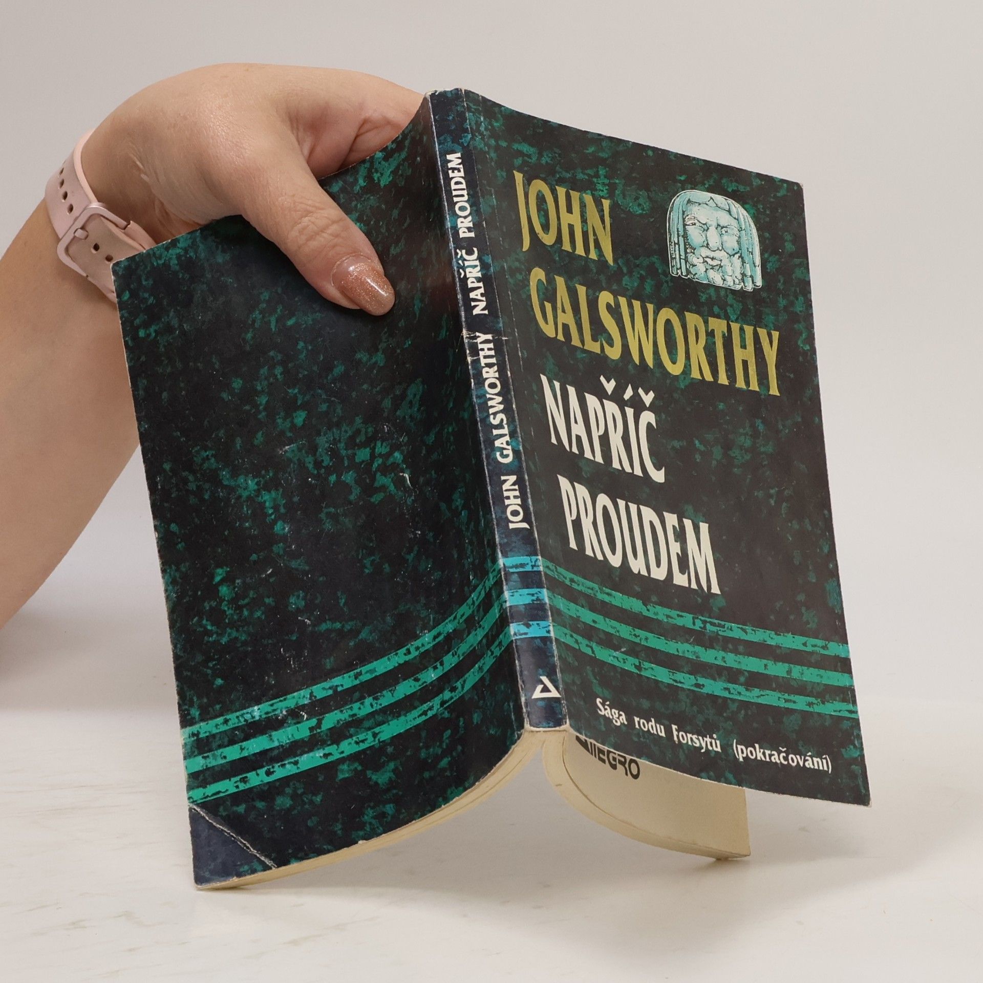 John Galsworthy Napříč proudem III. Sága rodu Forsytů.