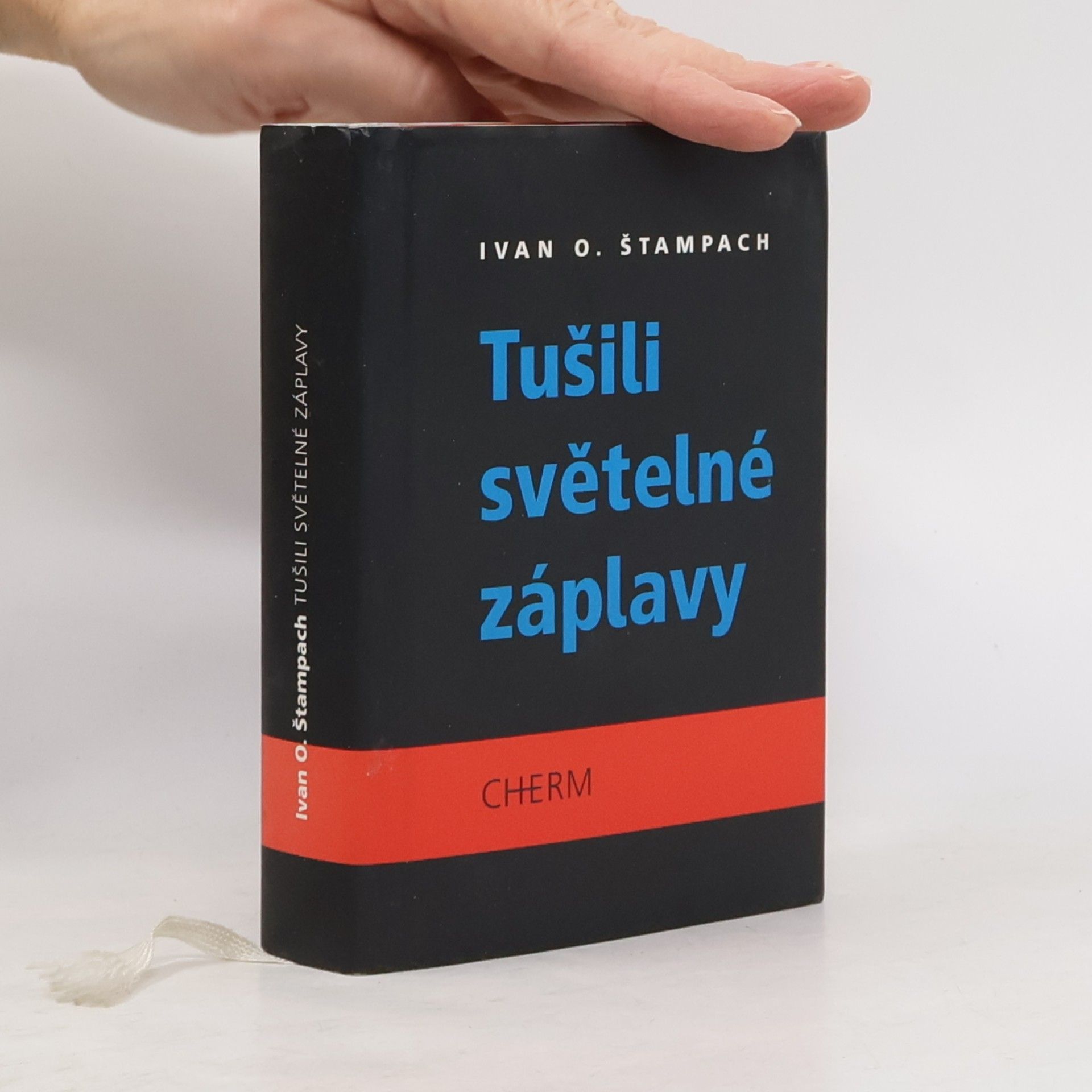 Tušili světelné záplavy